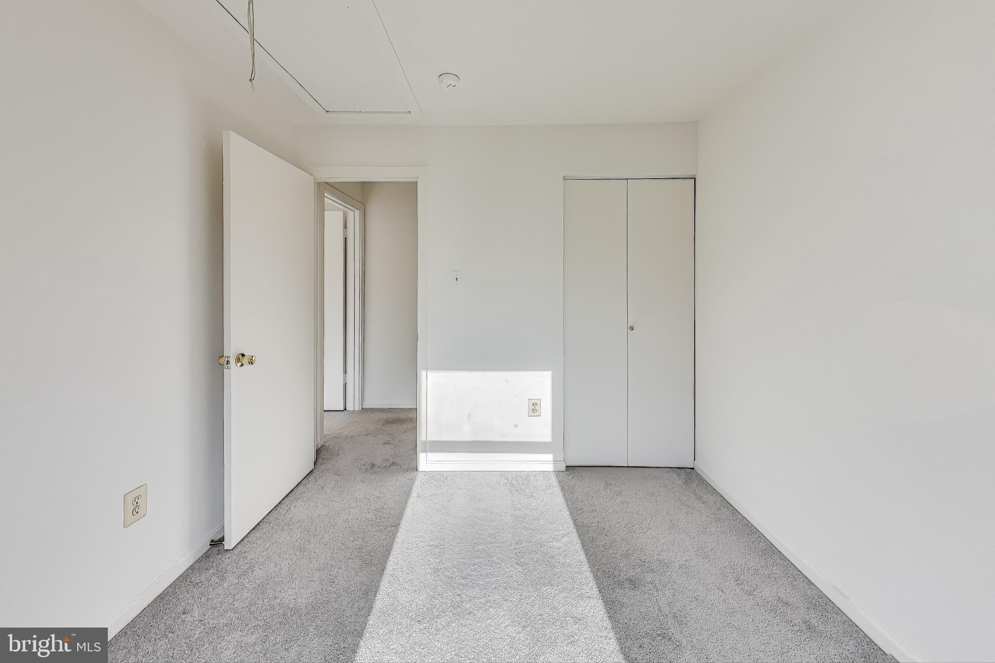 BRISTOL SQUARE - Residential Lease