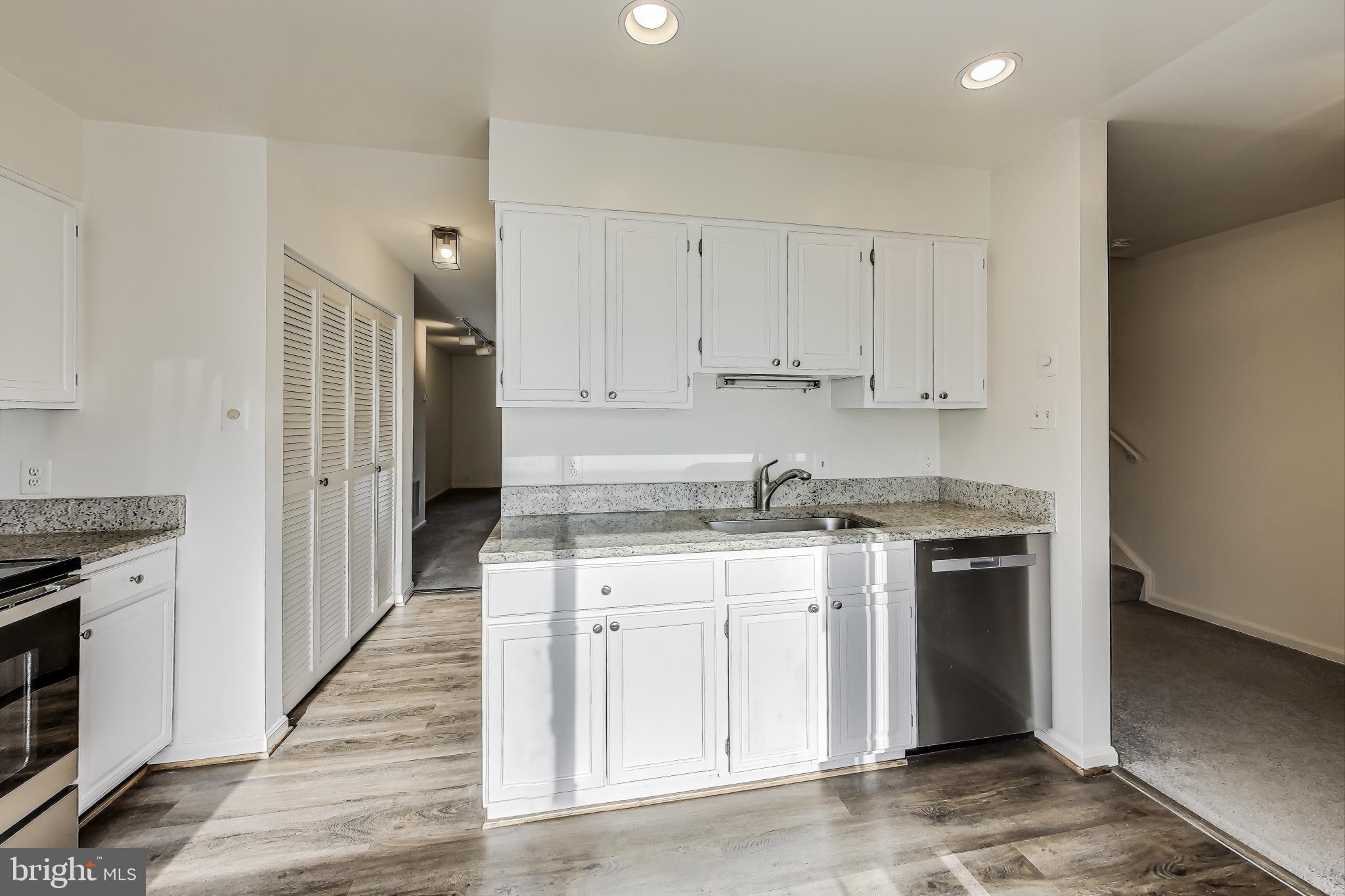 BRISTOL SQUARE - Residential Lease