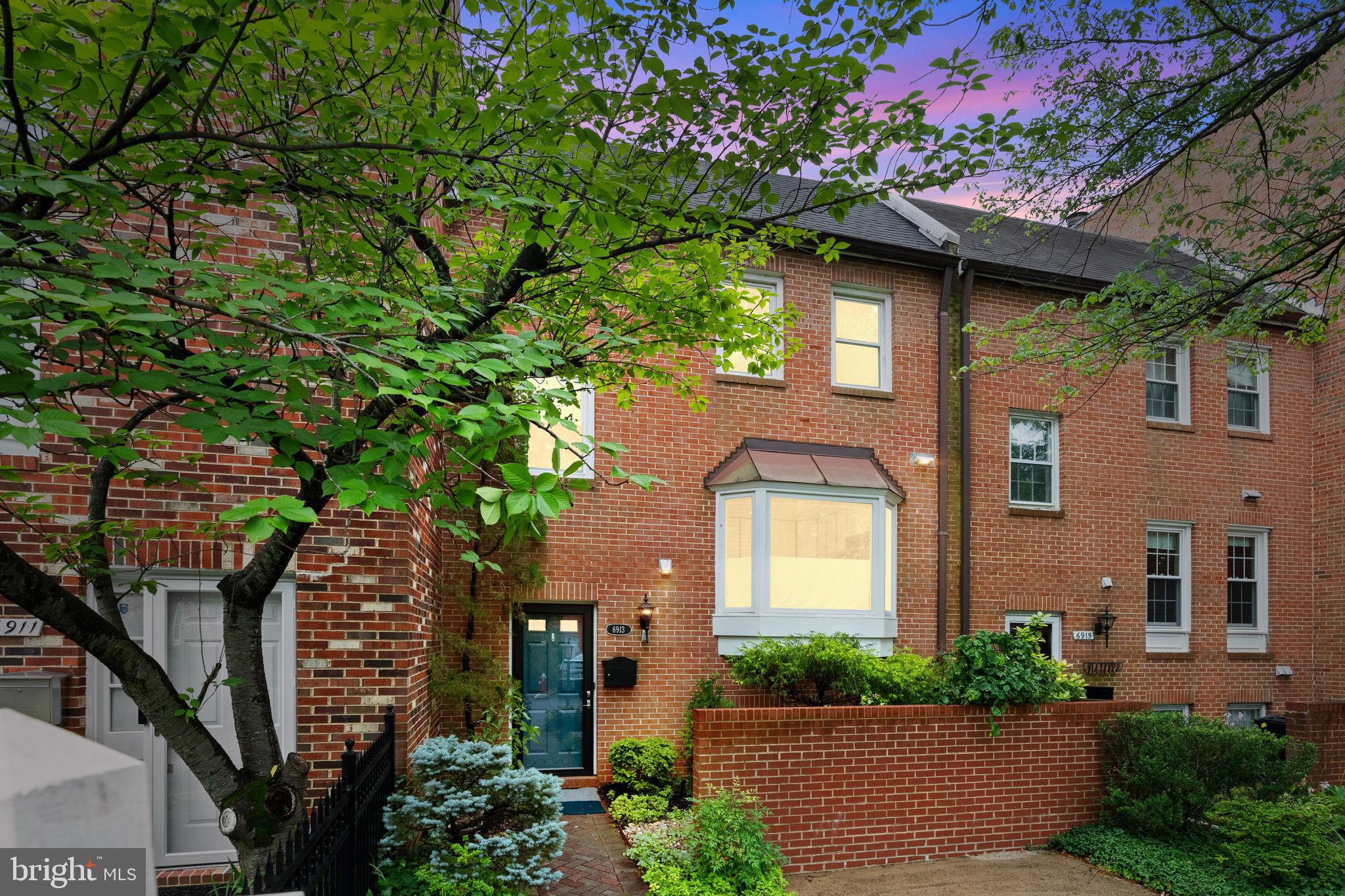 6913 MCLEAN PARK MANOR COURT