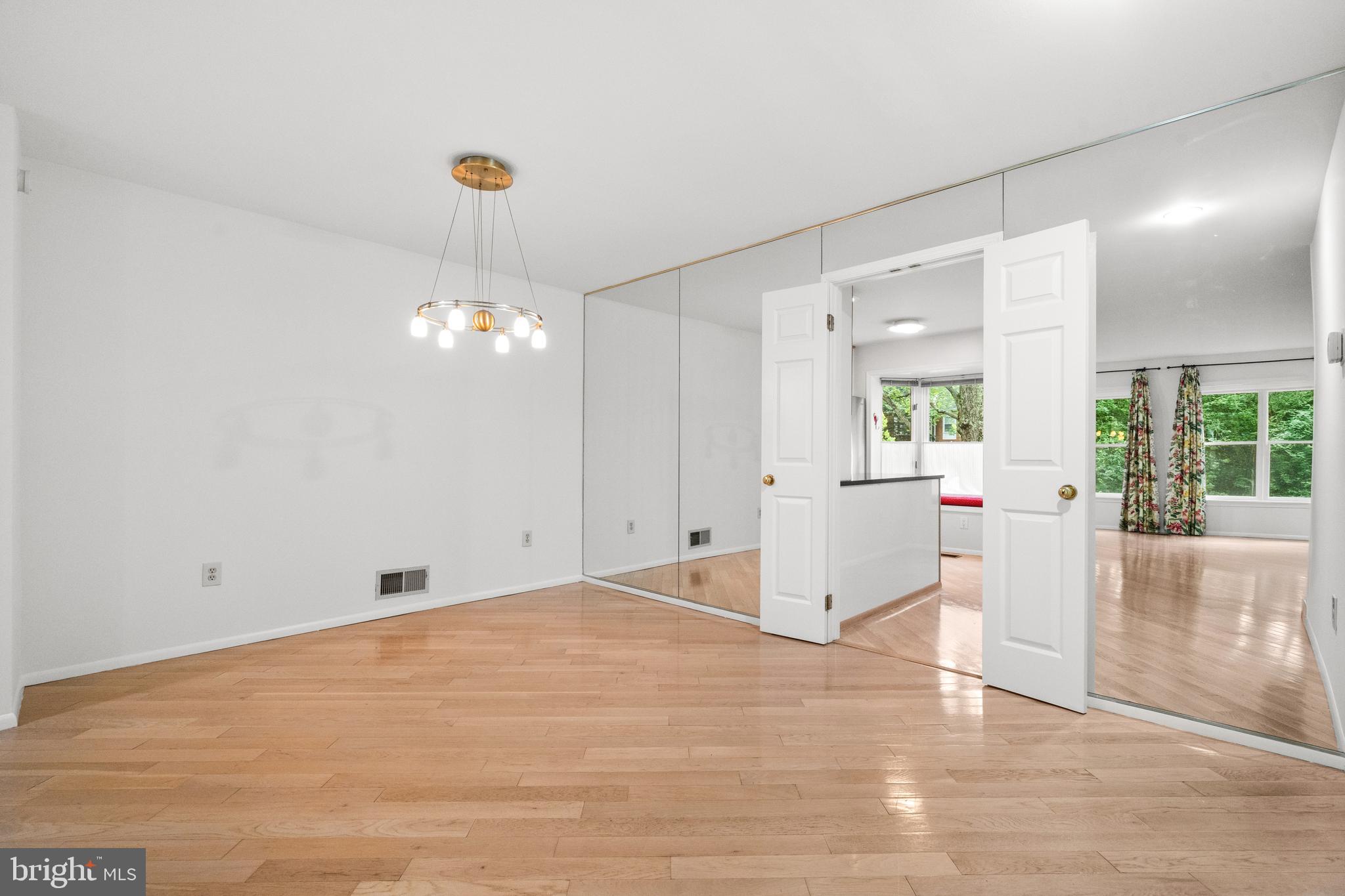 6913 MCLEAN PARK MANOR COURT