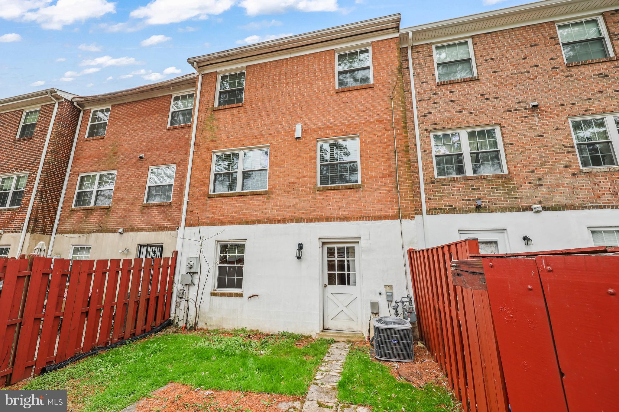 PINEWOOD GREENS - Residential