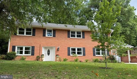 Photo of 1800 Courtland Road, ALEXANDRIA, VA 22306 (MLS # VAFX2312304)