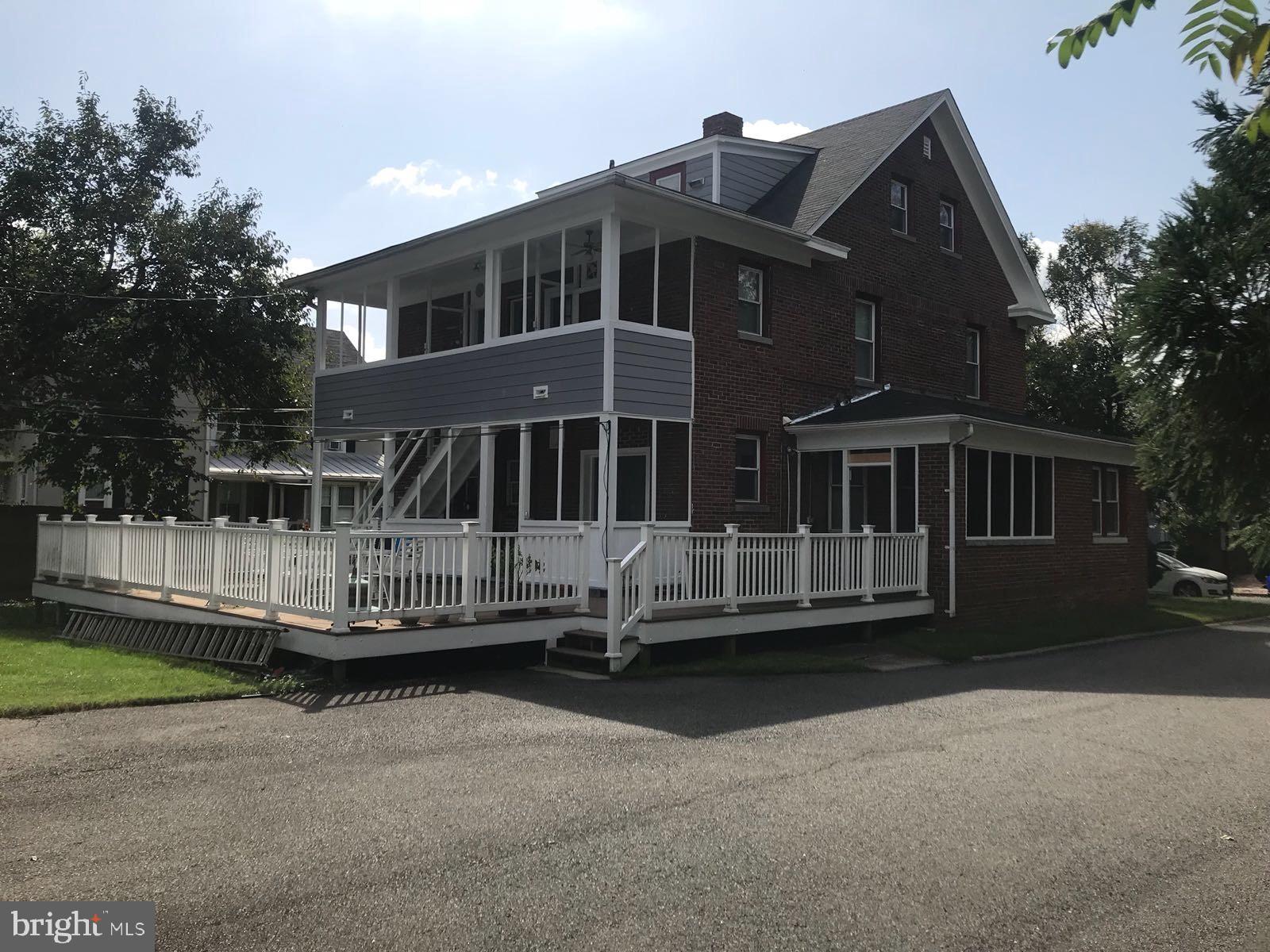 821 N JACKSON STREET