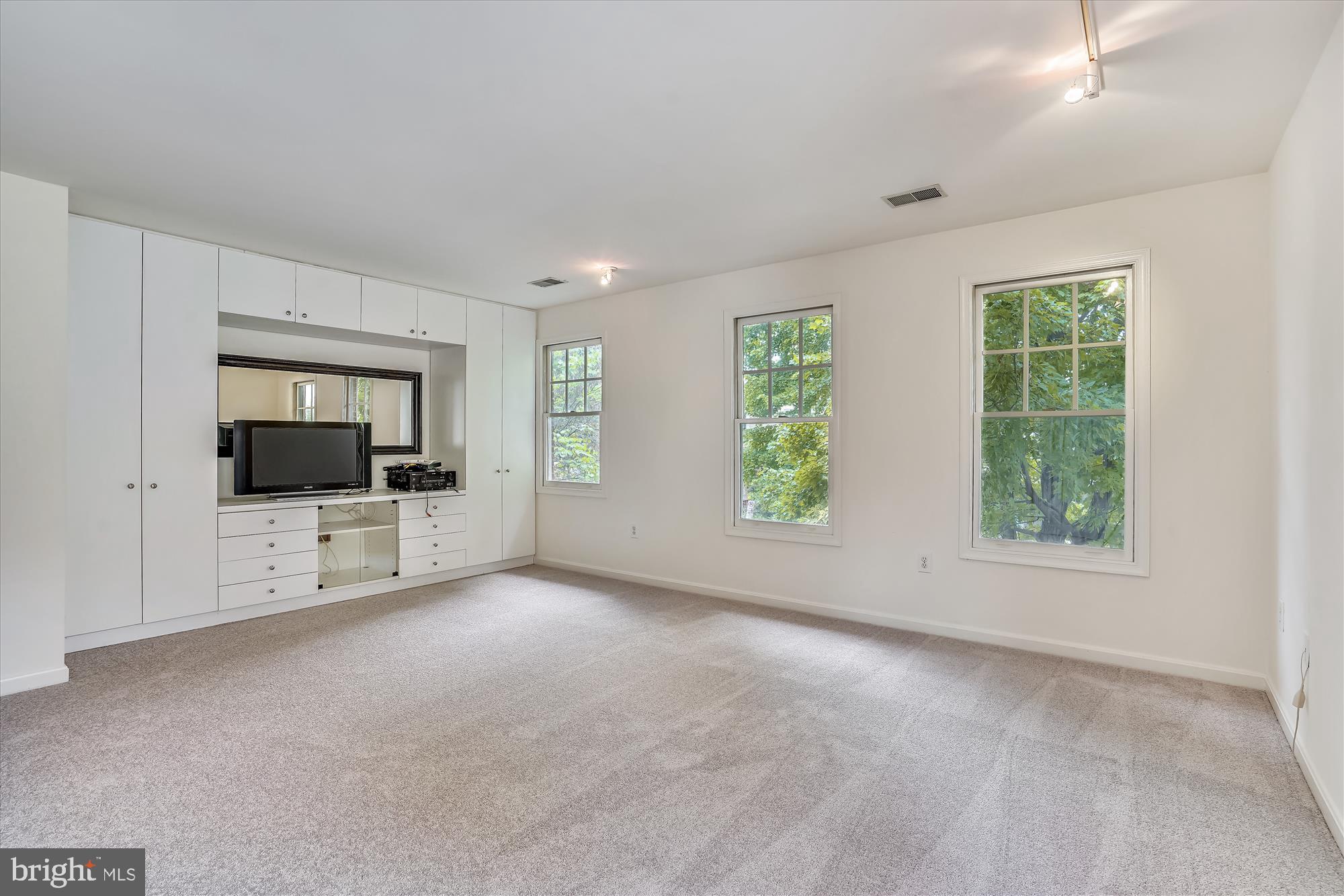 CLARENDON - Residential Lease