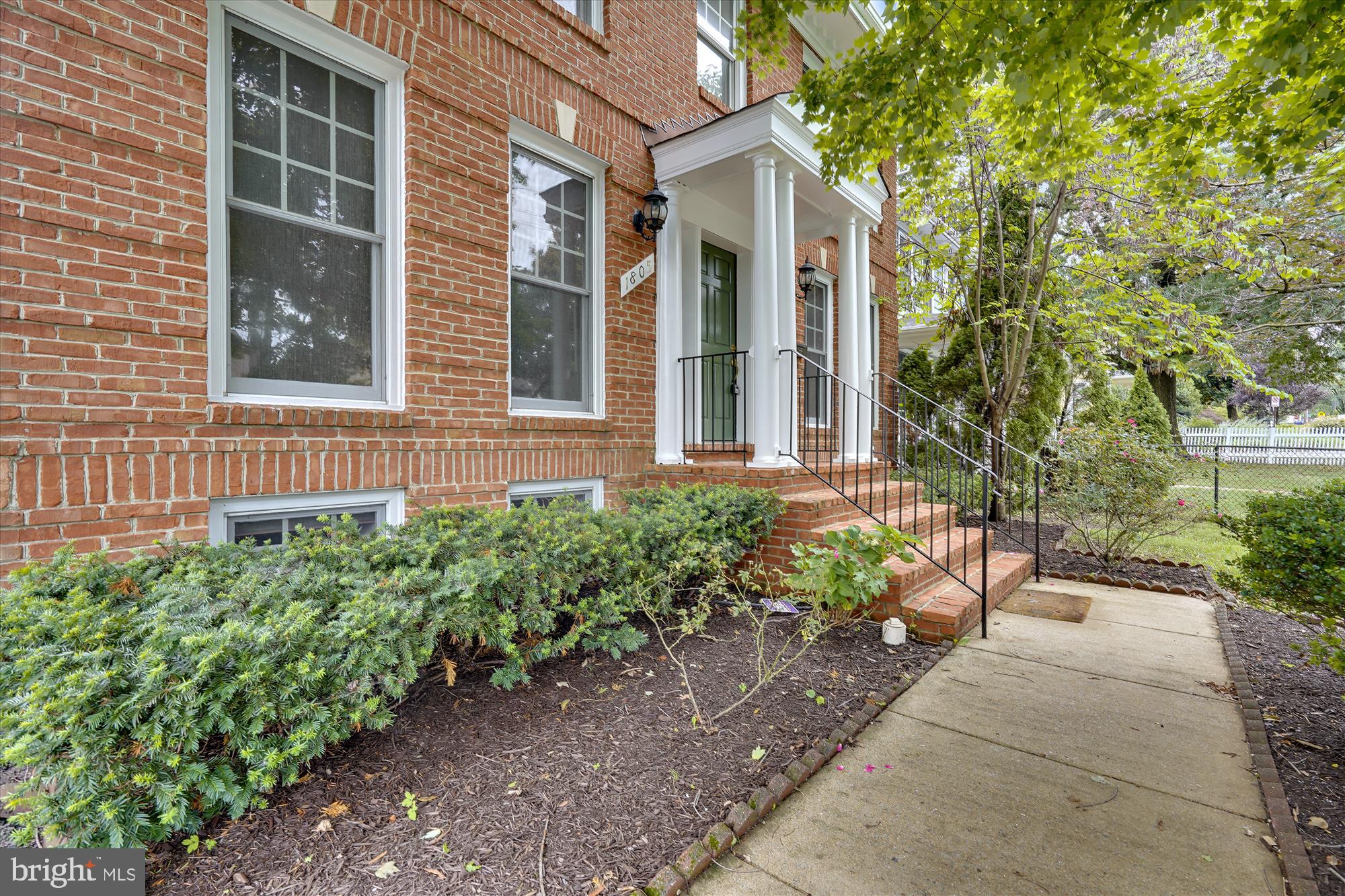 CLARENDON - Residential Lease