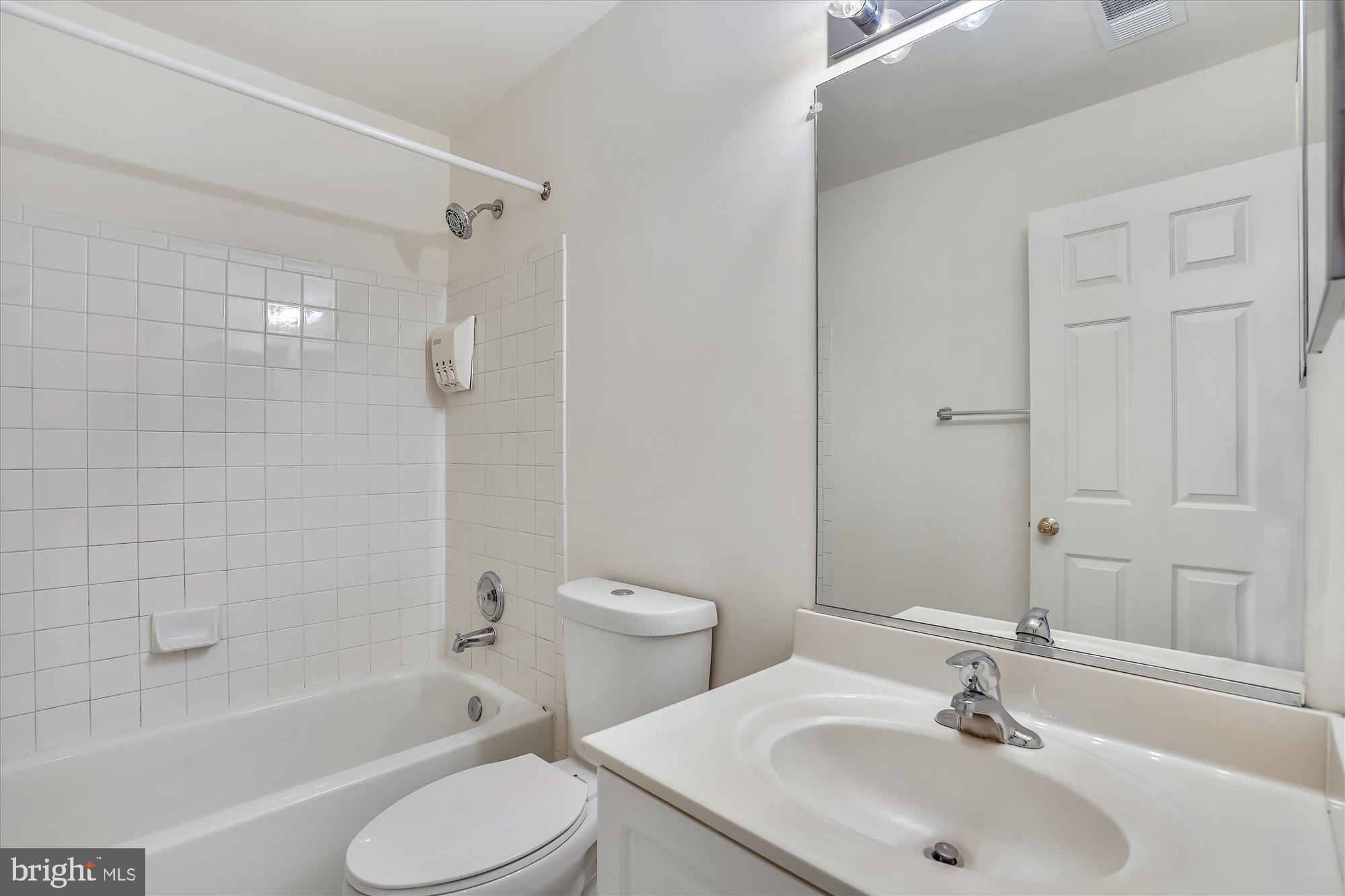 CLARENDON - Residential Lease