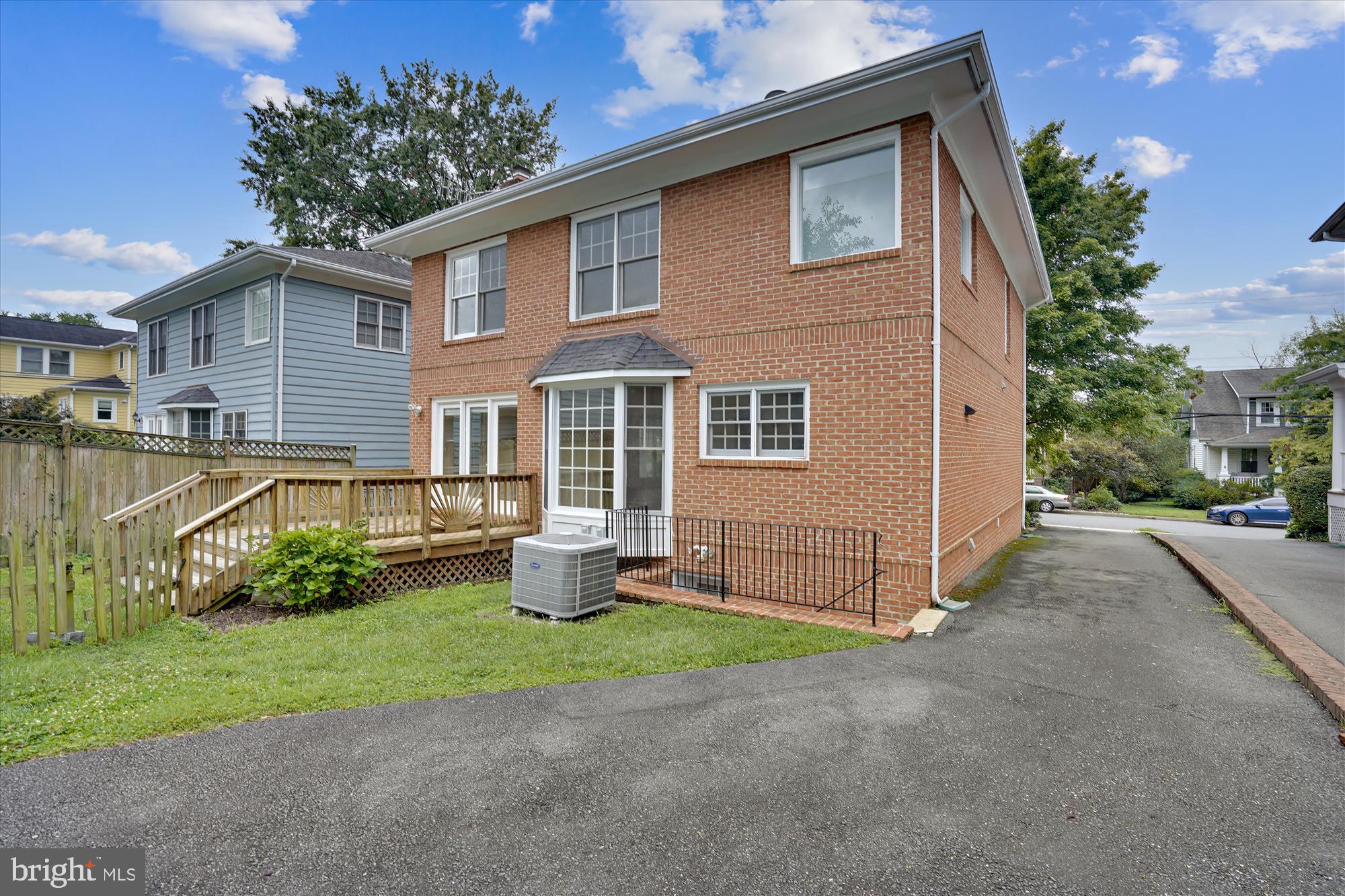 CLARENDON - Residential Lease