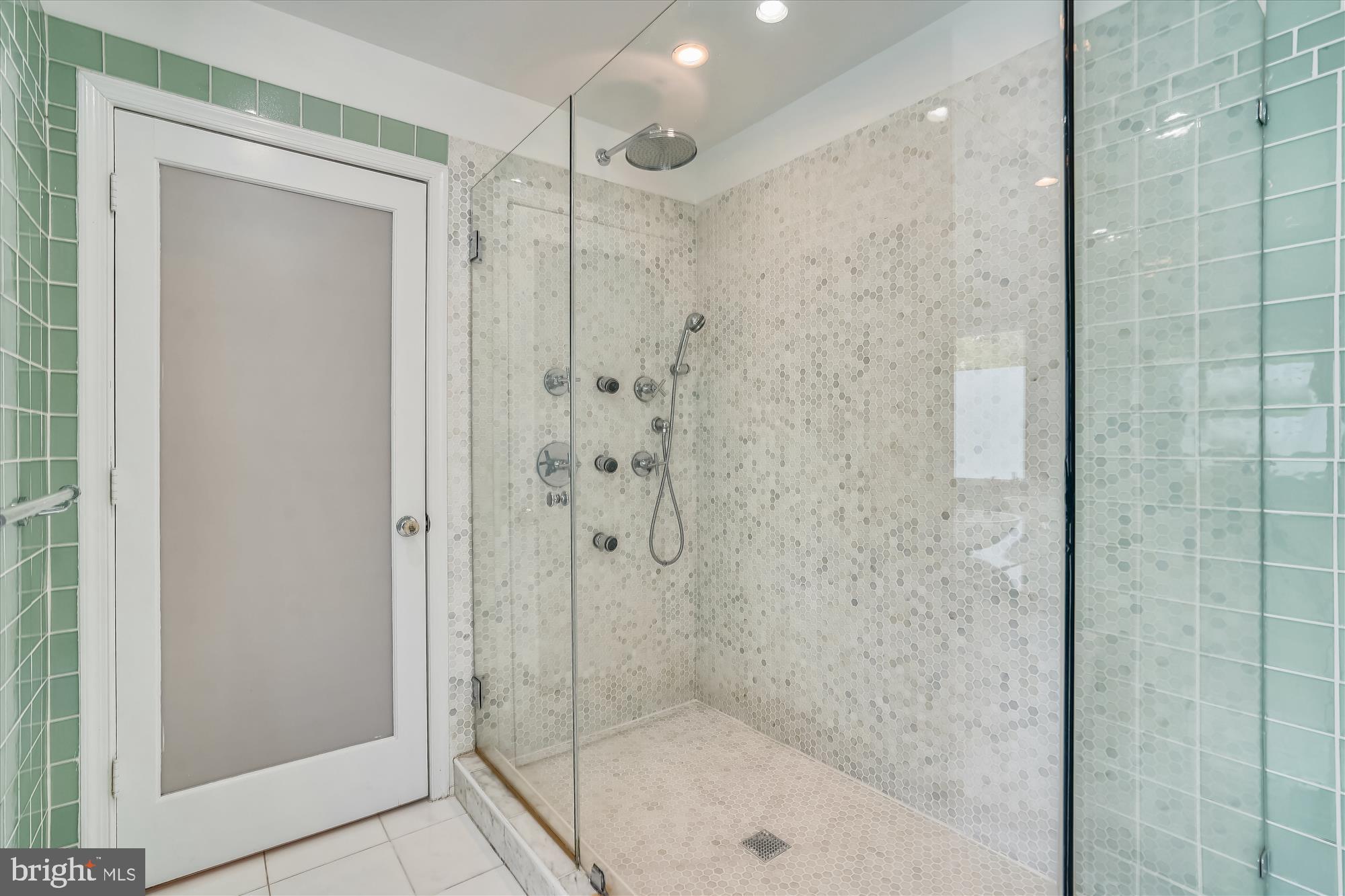 CLARENDON - Residential Lease