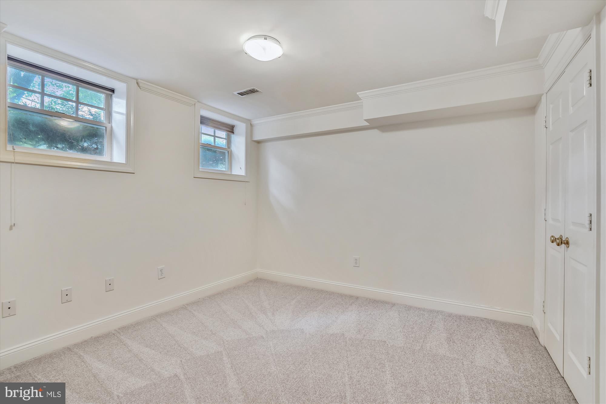 CLARENDON - Residential Lease