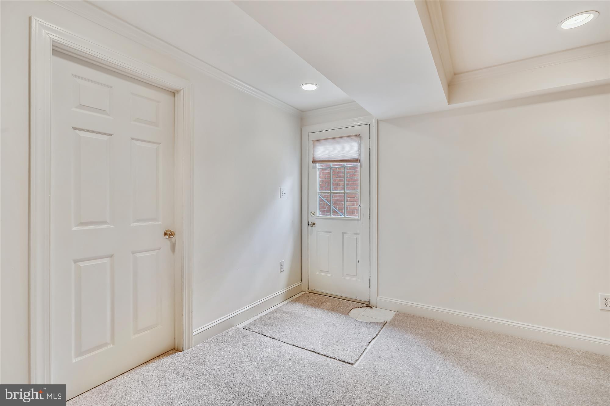 CLARENDON - Residential Lease