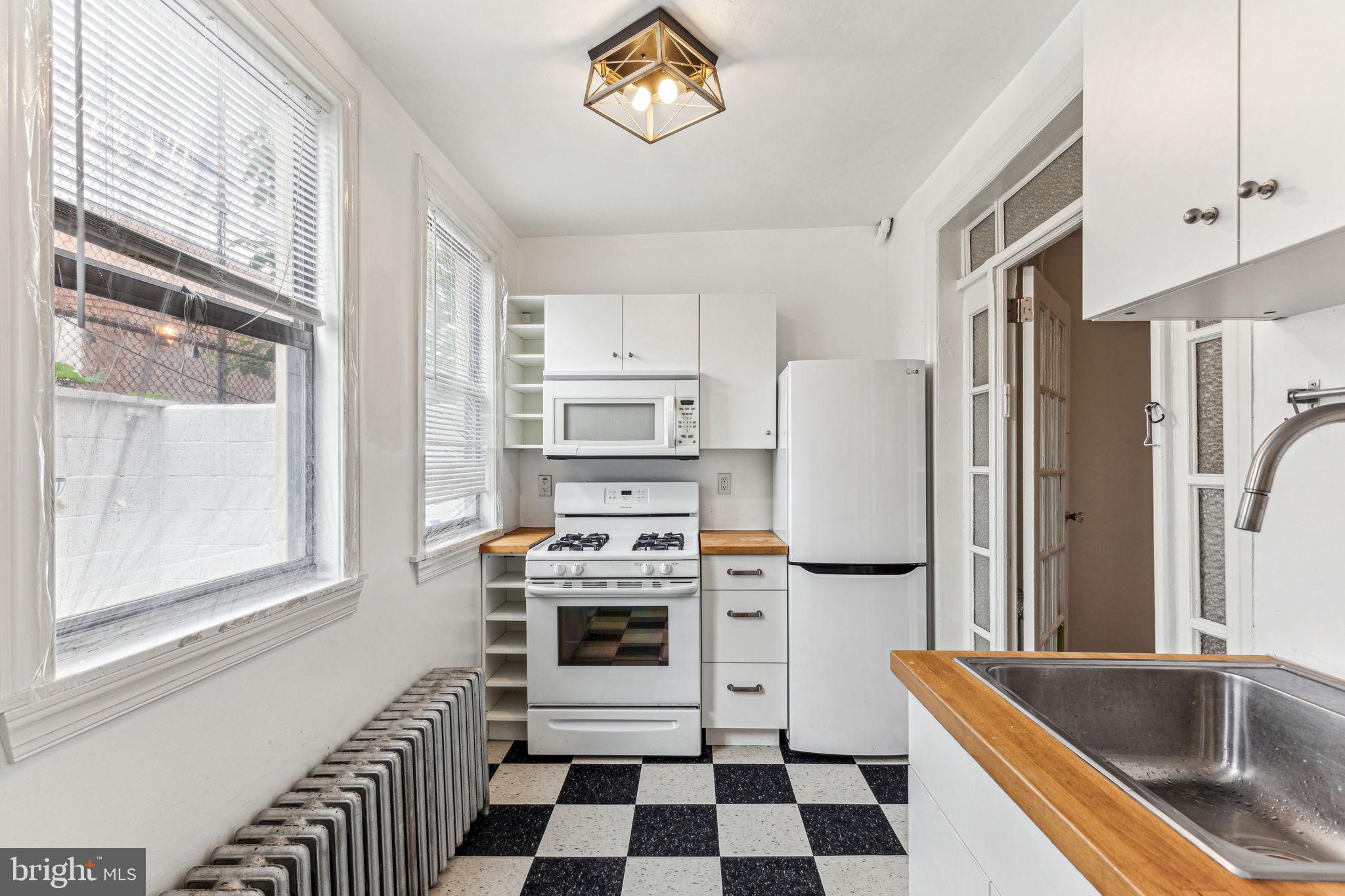 EAST PASSYUNK CROSSING - Residential Lease