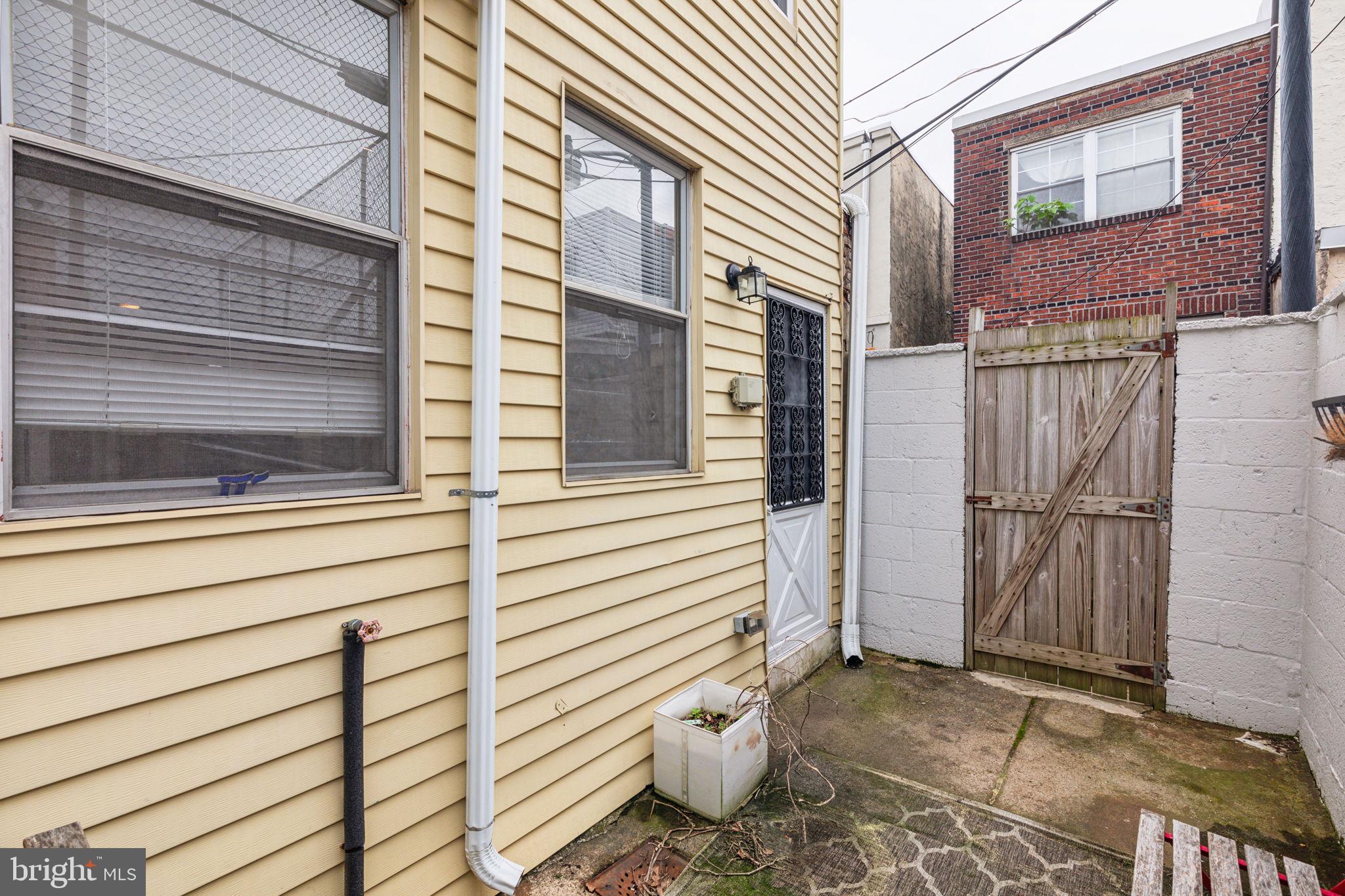 EAST PASSYUNK CROSSING - Residential Lease