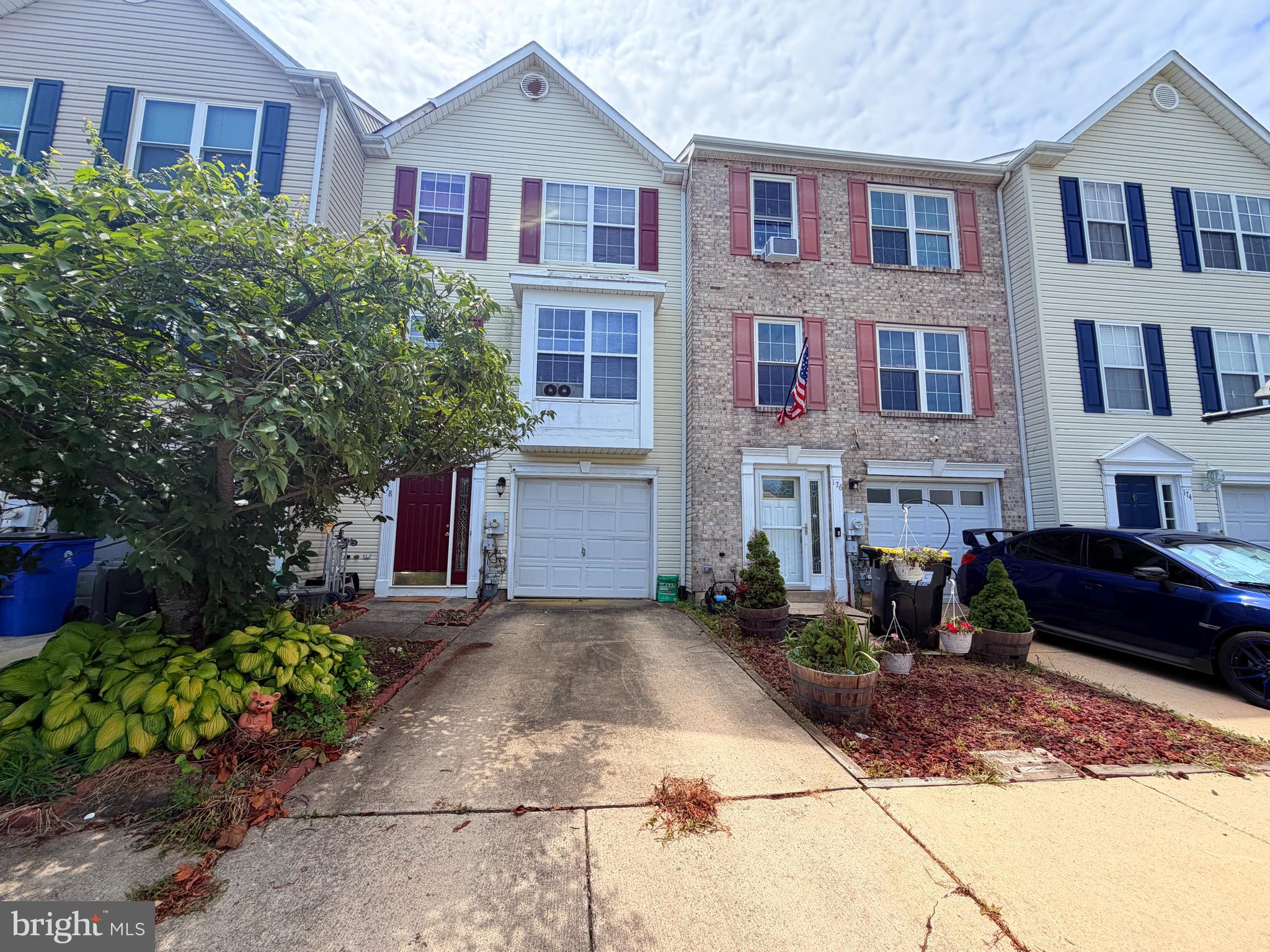 178 VERSAILLES COURT