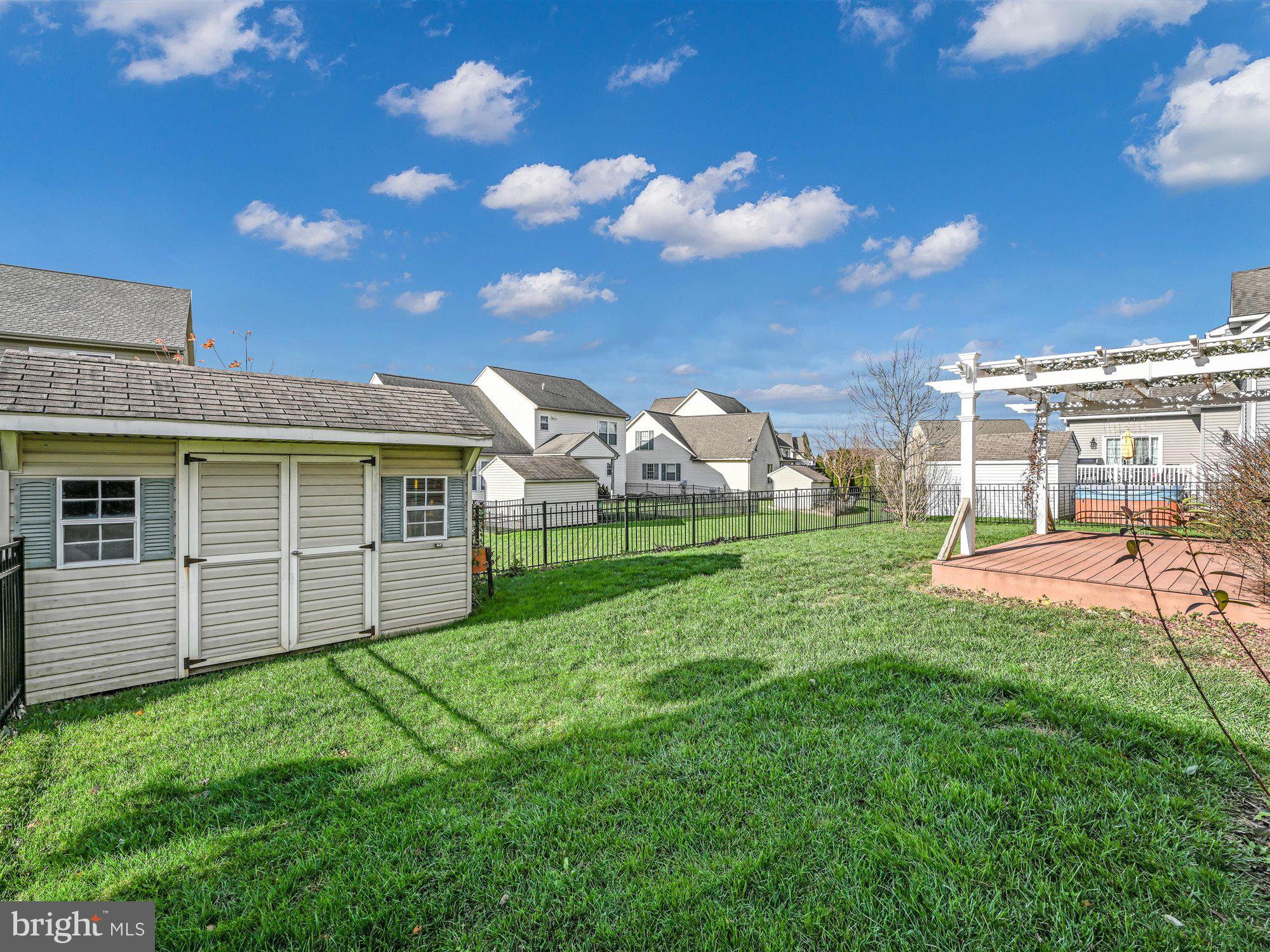 LINCOLNS MEADOW - Residential