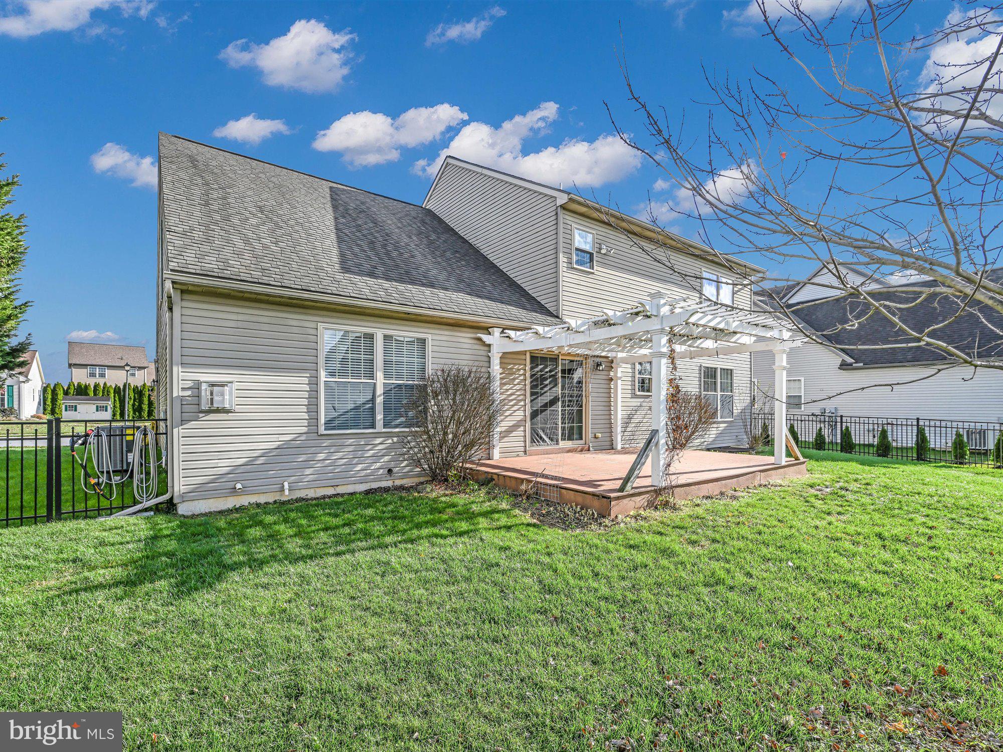 LINCOLNS MEADOW - Residential