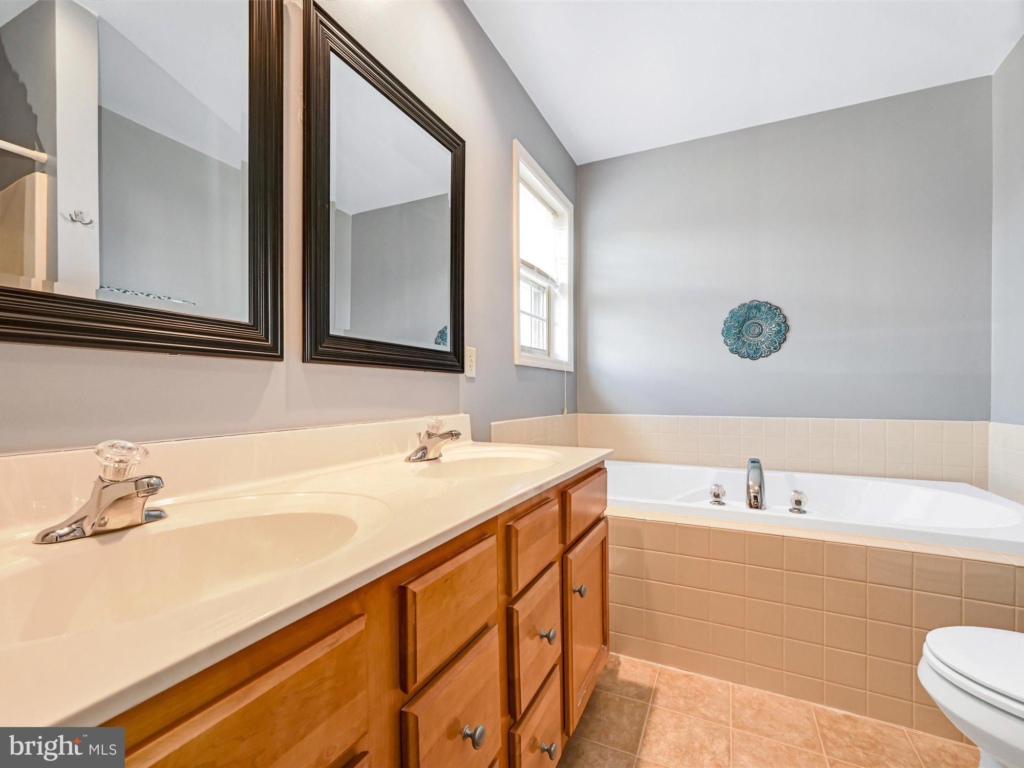 LINCOLNS MEADOW - Residential