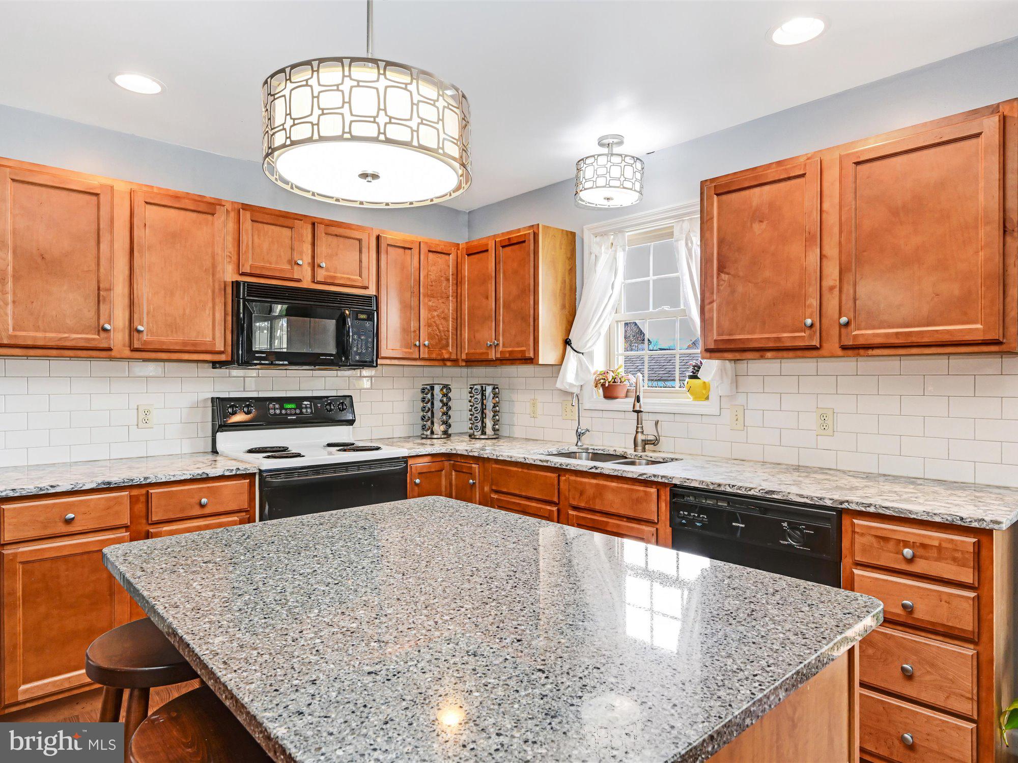 LINCOLNS MEADOW - Residential