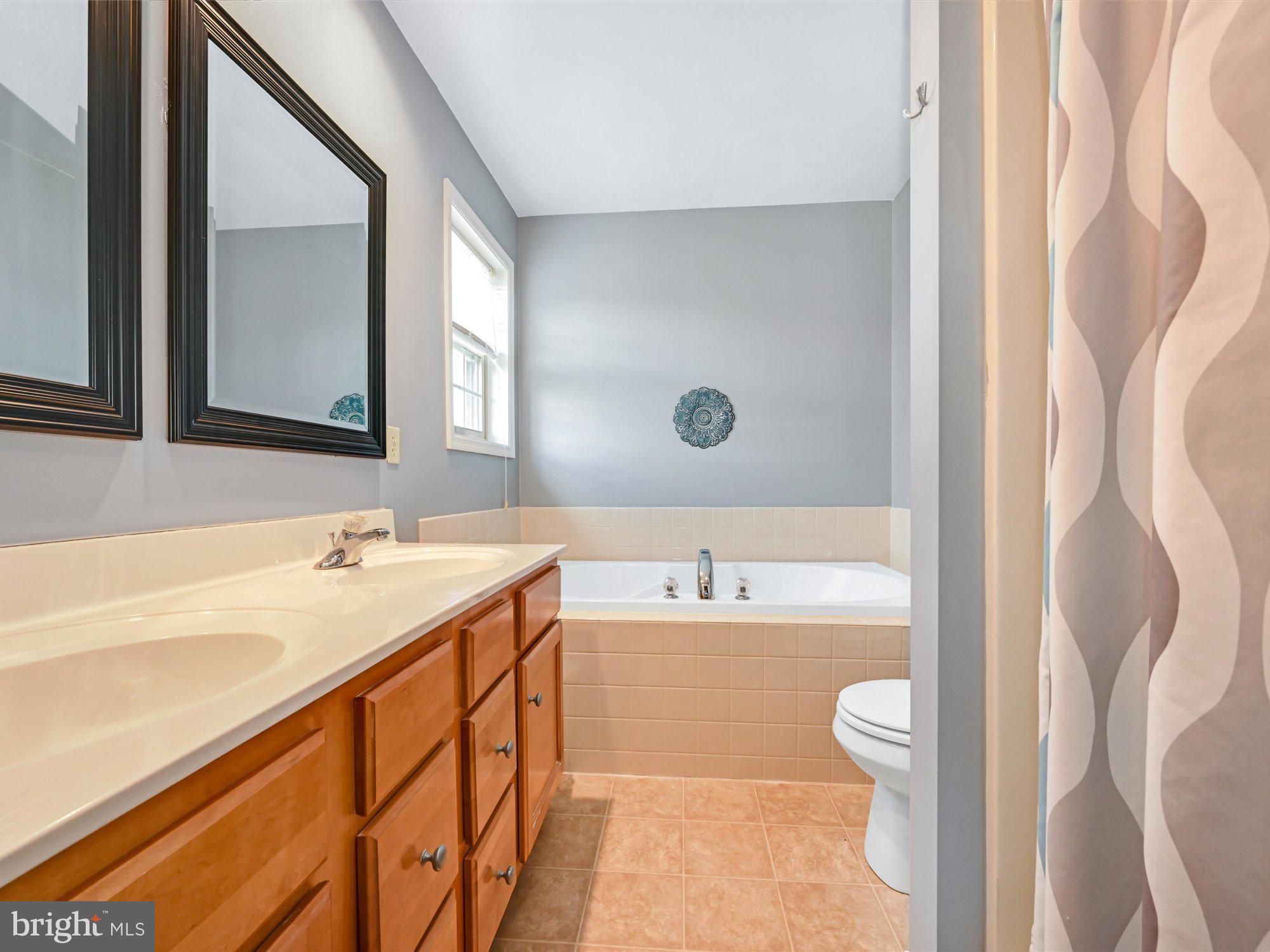 LINCOLNS MEADOW - Residential
