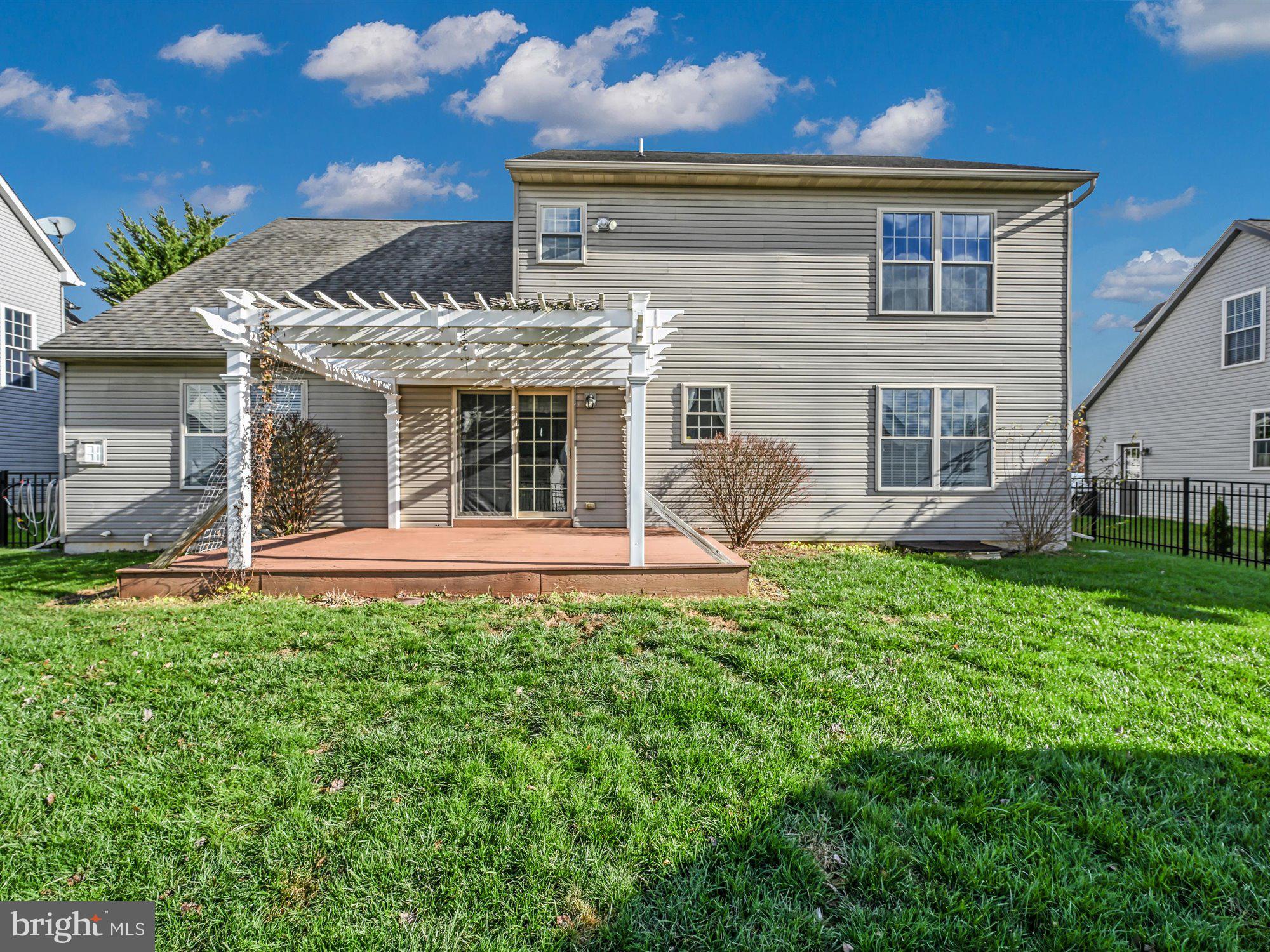 LINCOLNS MEADOW - Residential