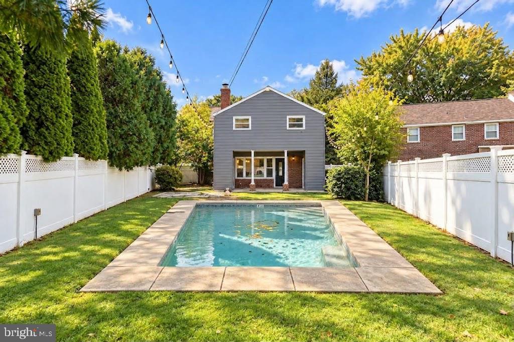1638 SURREY LANE