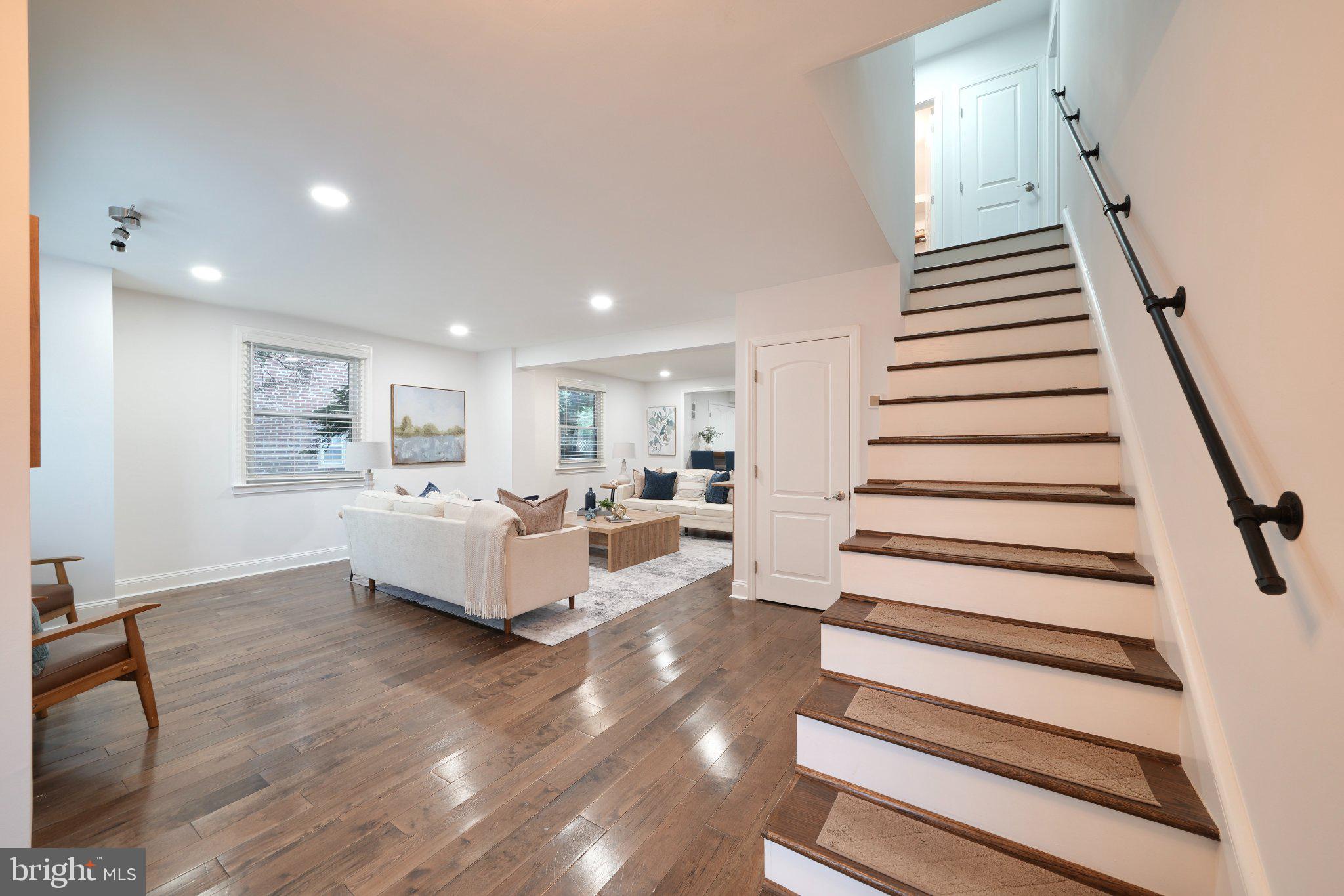 1638 SURREY LANE