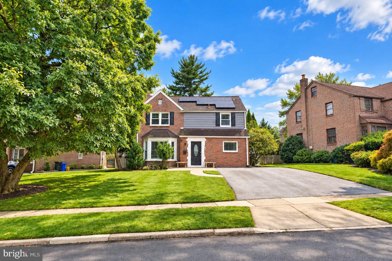 1638 SURREY LANE