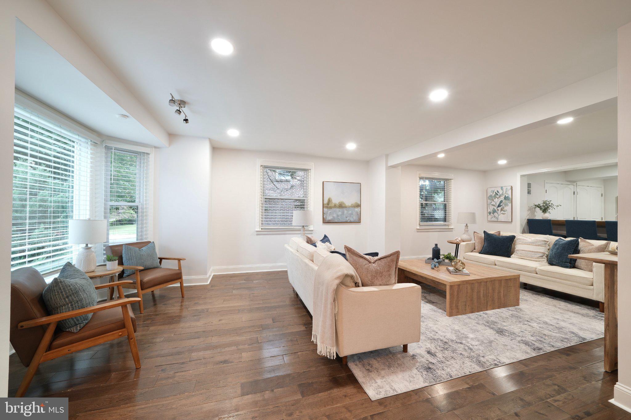 1638 SURREY LANE