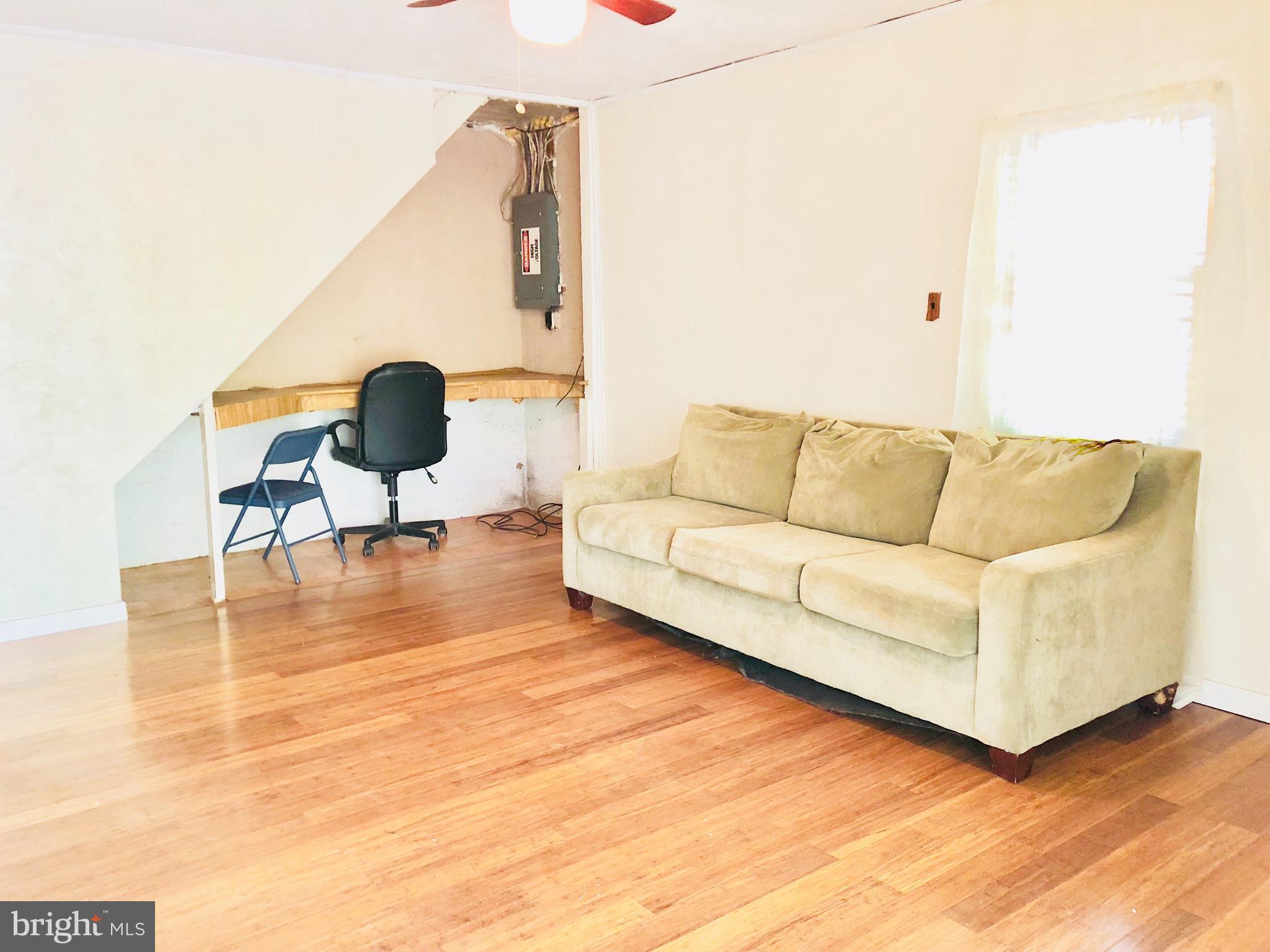 LAKE LAND - Residential