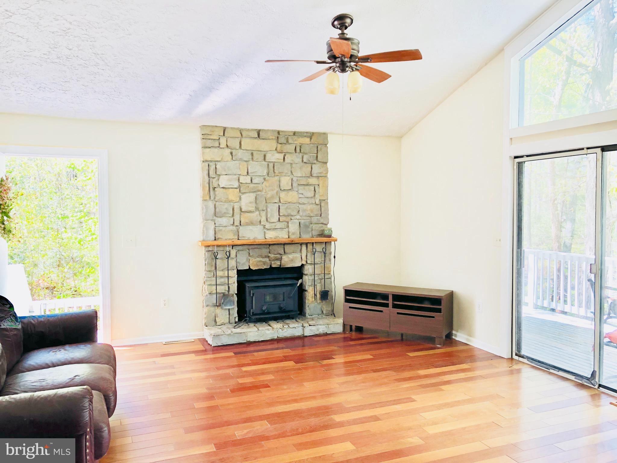 LAKE LAND - Residential