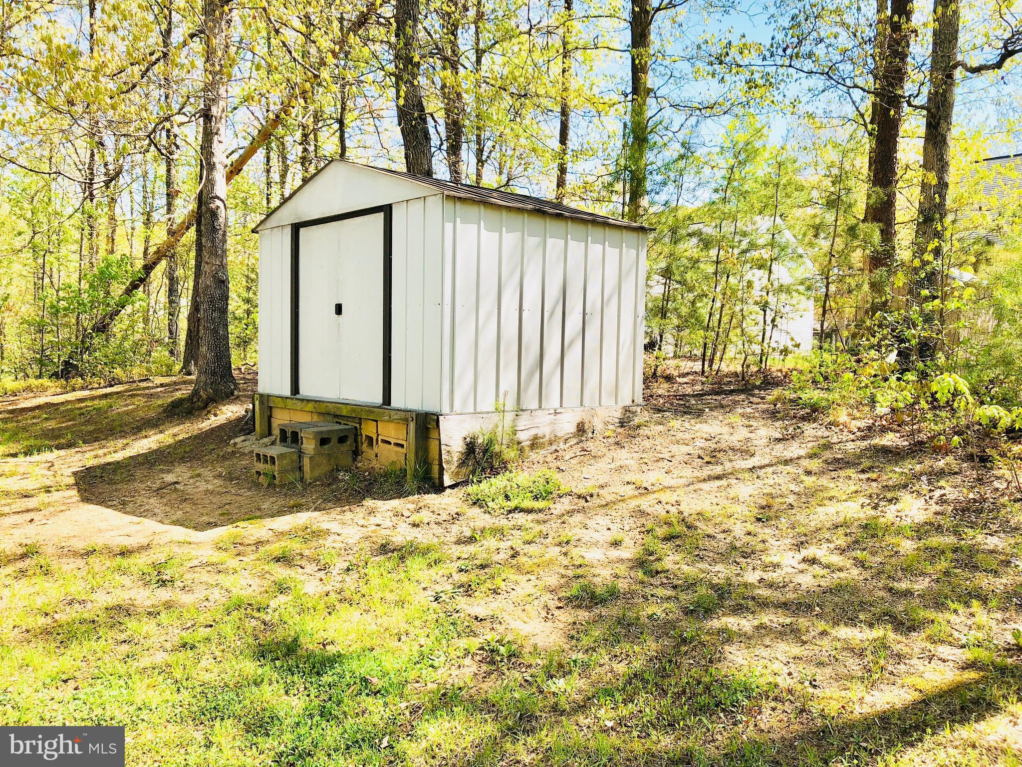 LAKE LAND - Residential