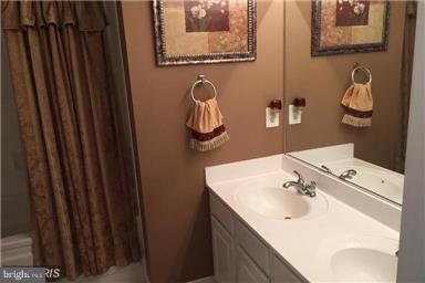 LAKELANDS - Residential Lease