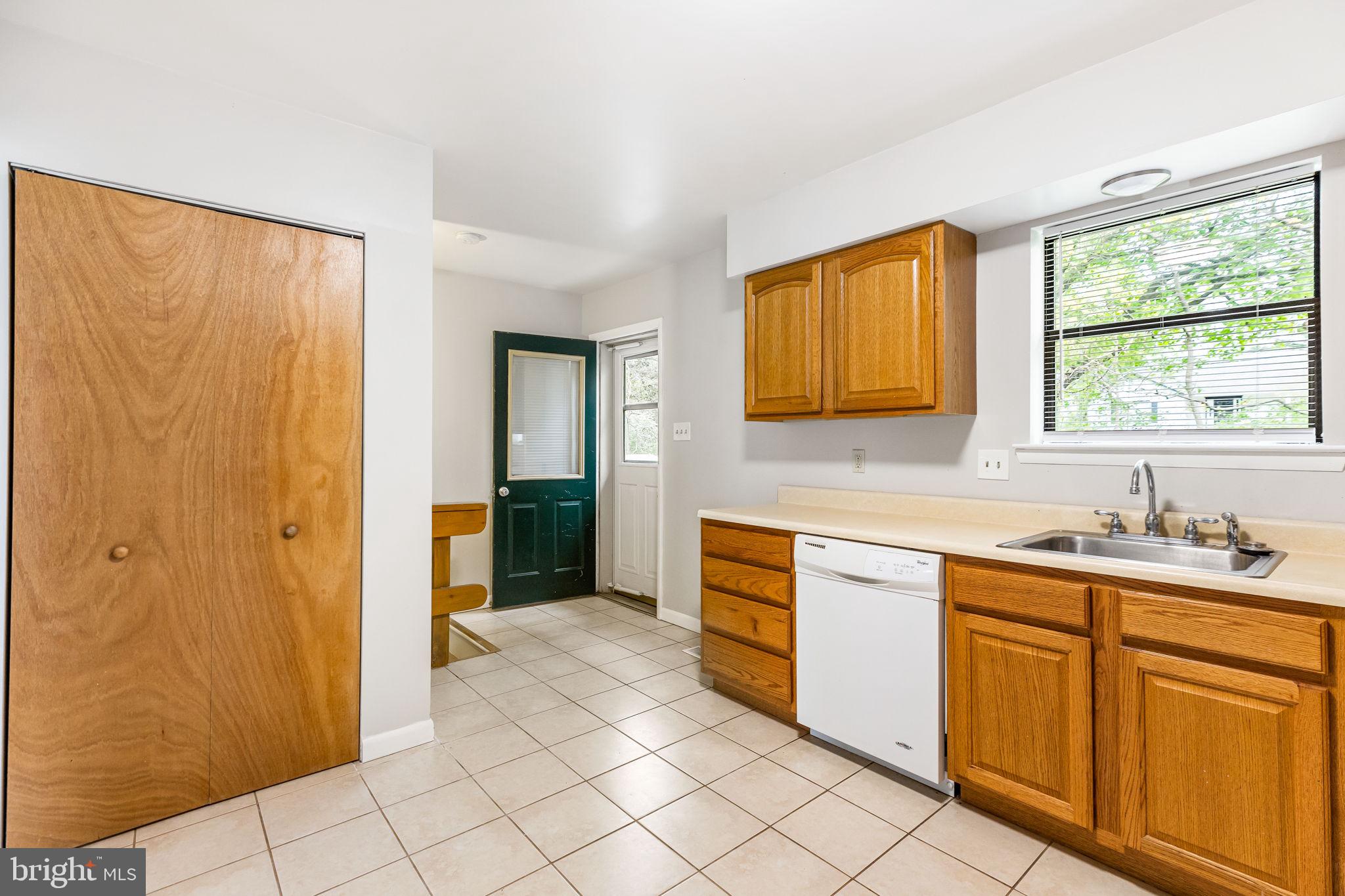 SEVEN SPRINGS - Residential Lease