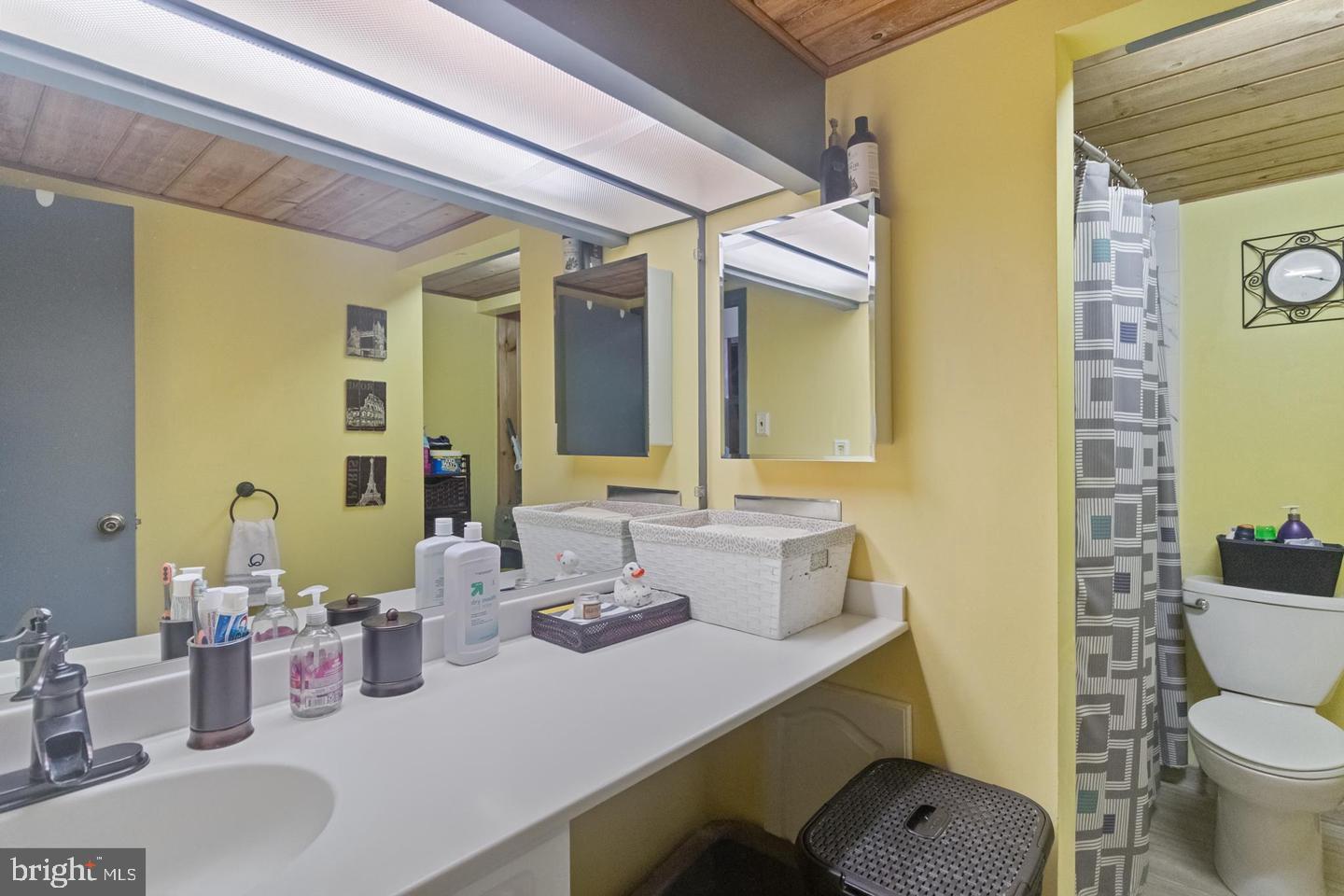 CHINATOWN - Residential Lease