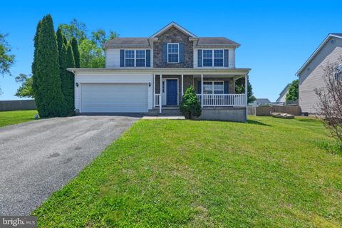 Photo of 251 Thayers Gull Drive, MARTINSBURG, WV 25405 (MLS # WVBE2051096)