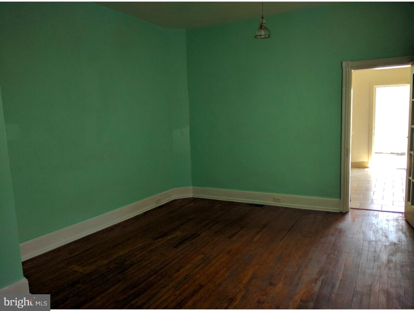 PORT RICHMOND - Residential Lease