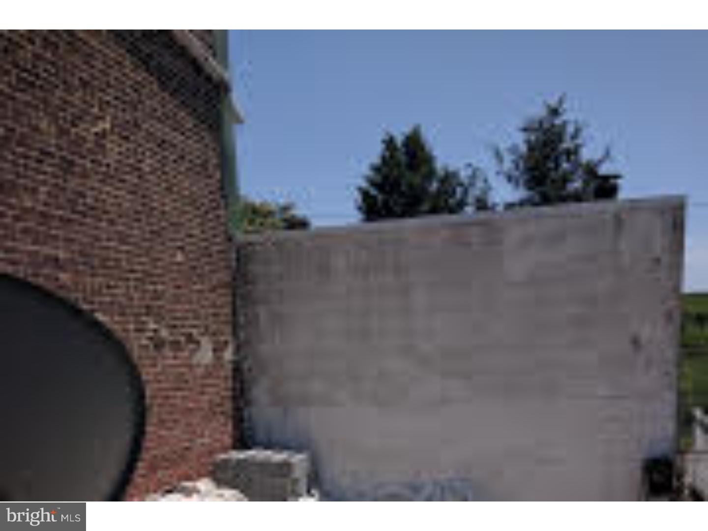 PORT RICHMOND - Residential Lease