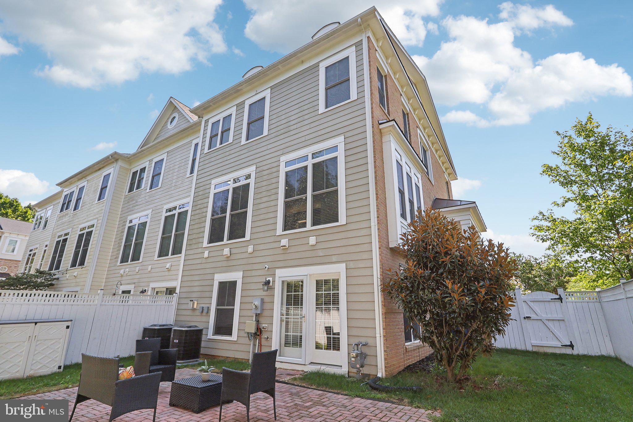 FONTAINE AT PRESIDENTS - Residential