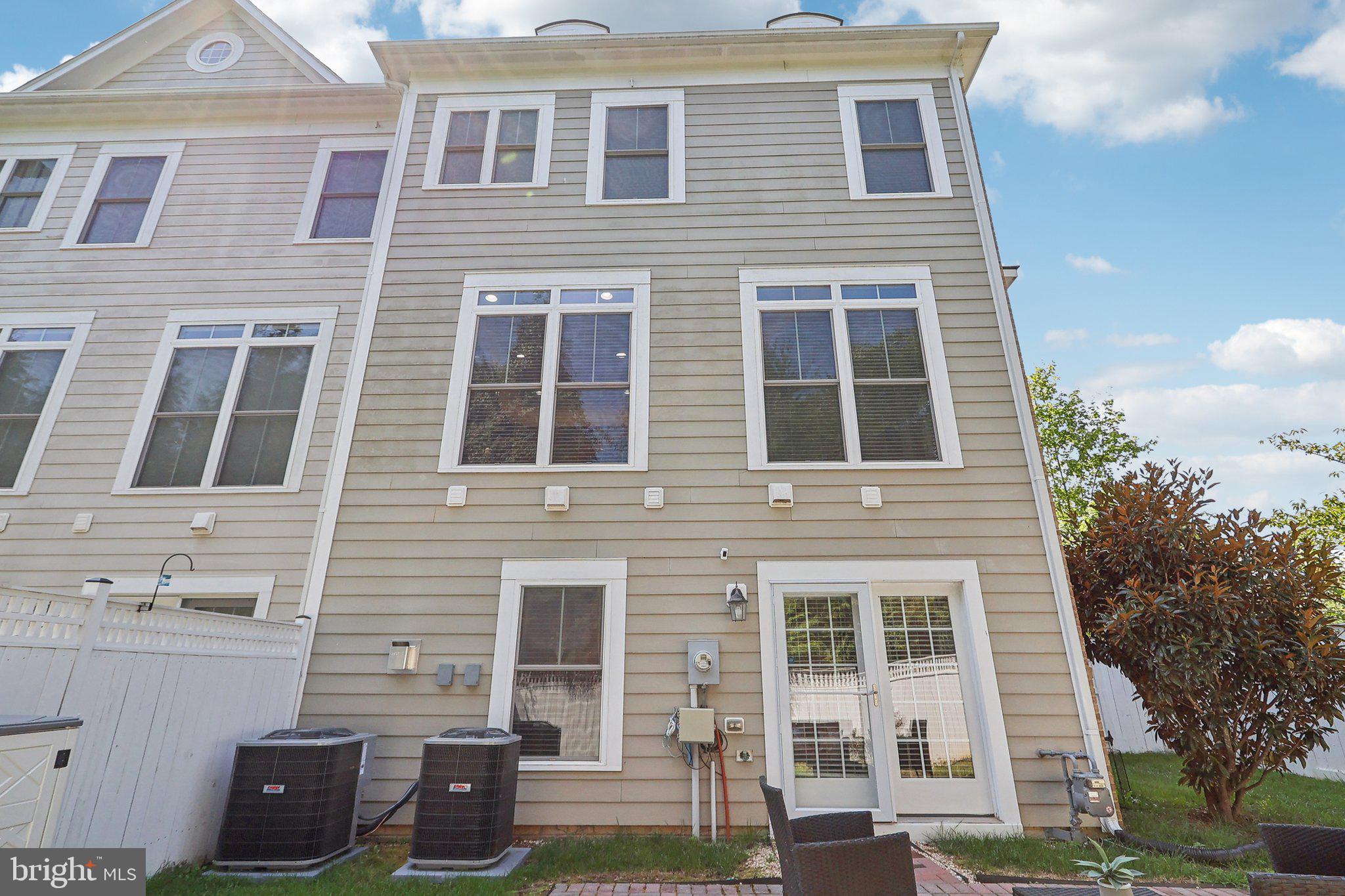 FONTAINE AT PRESIDENTS - Residential