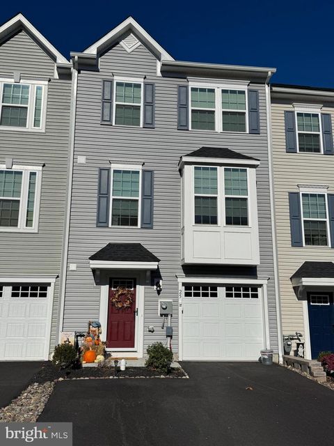 25 HUNTERS DRIVE GILBERTSVILLE PA 19525
