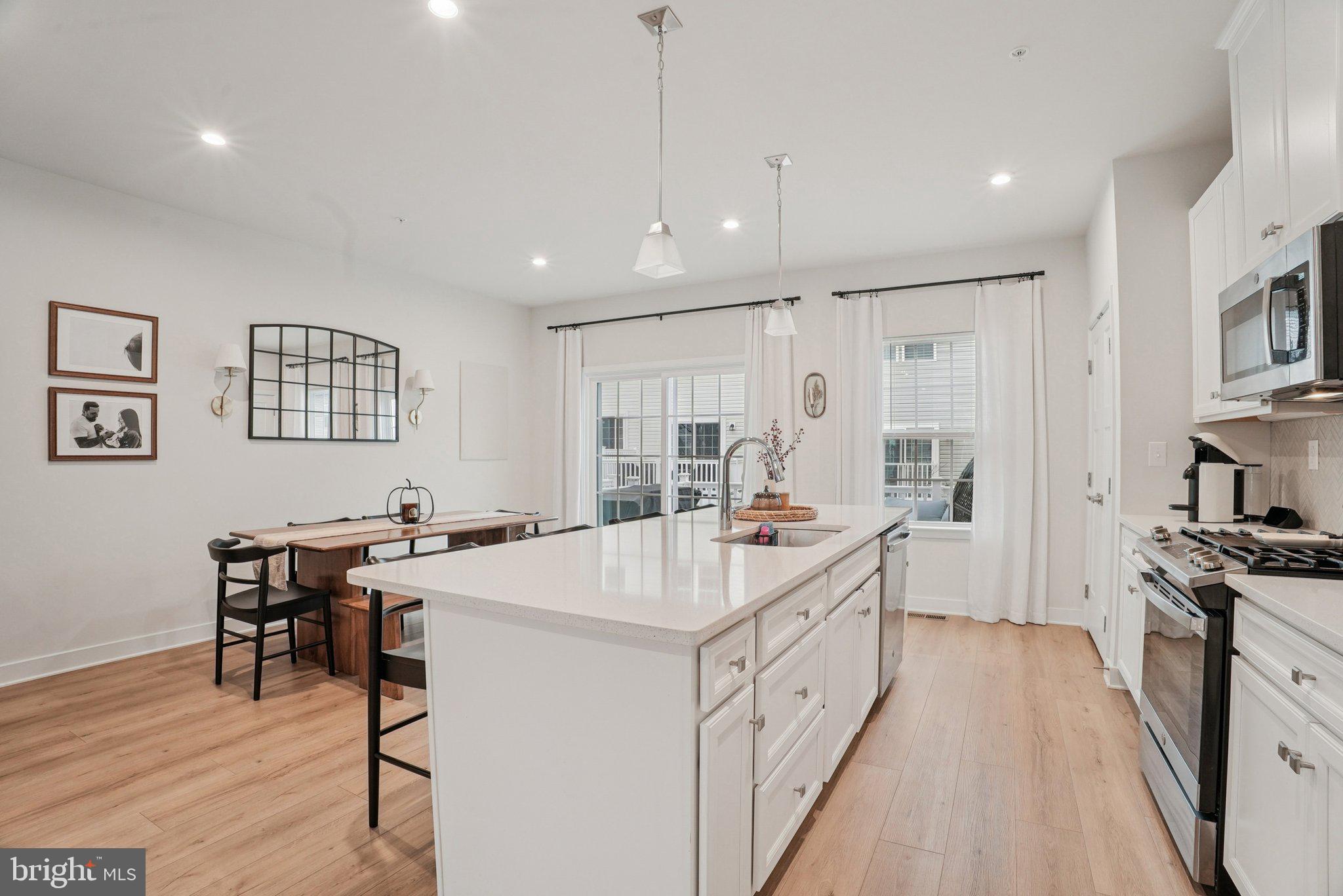 25 HUNTERS DRIVE