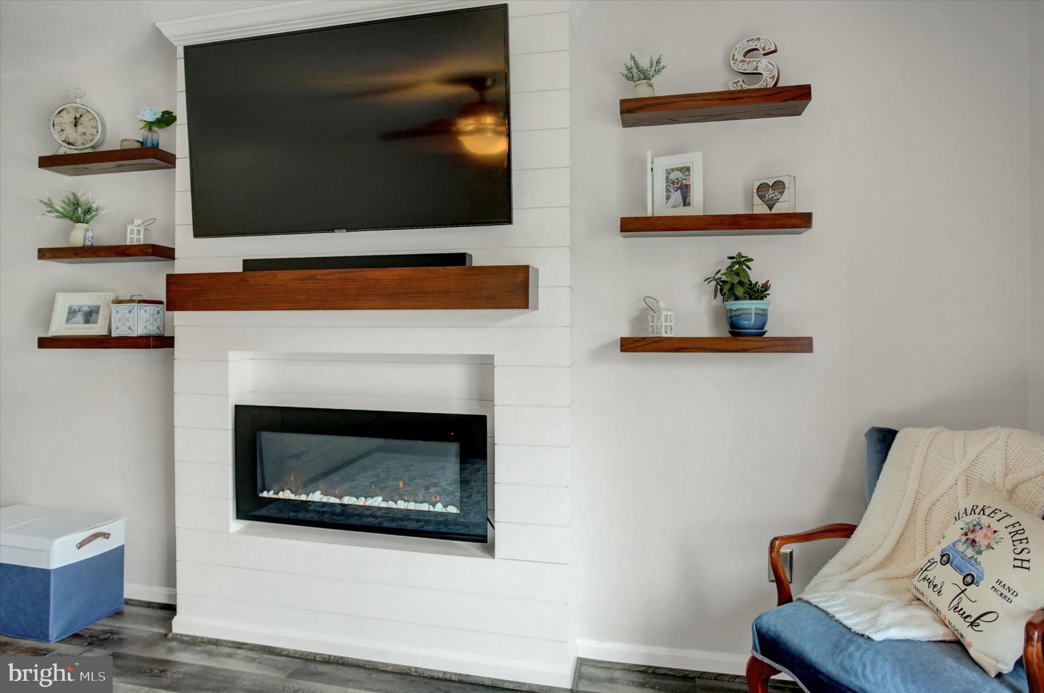 MOUNTAIN SHADOWS - Residential