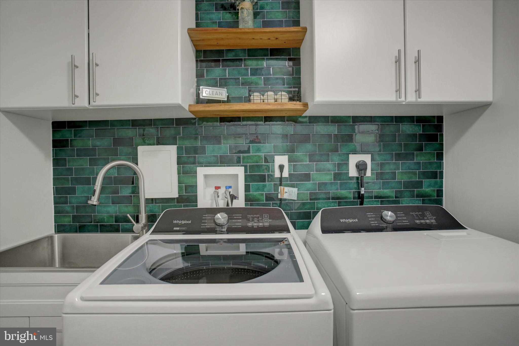 MOUNTAIN SHADOWS - Residential