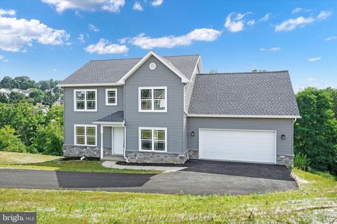 325 BARCLAY DRIVE RED LION PA 17356