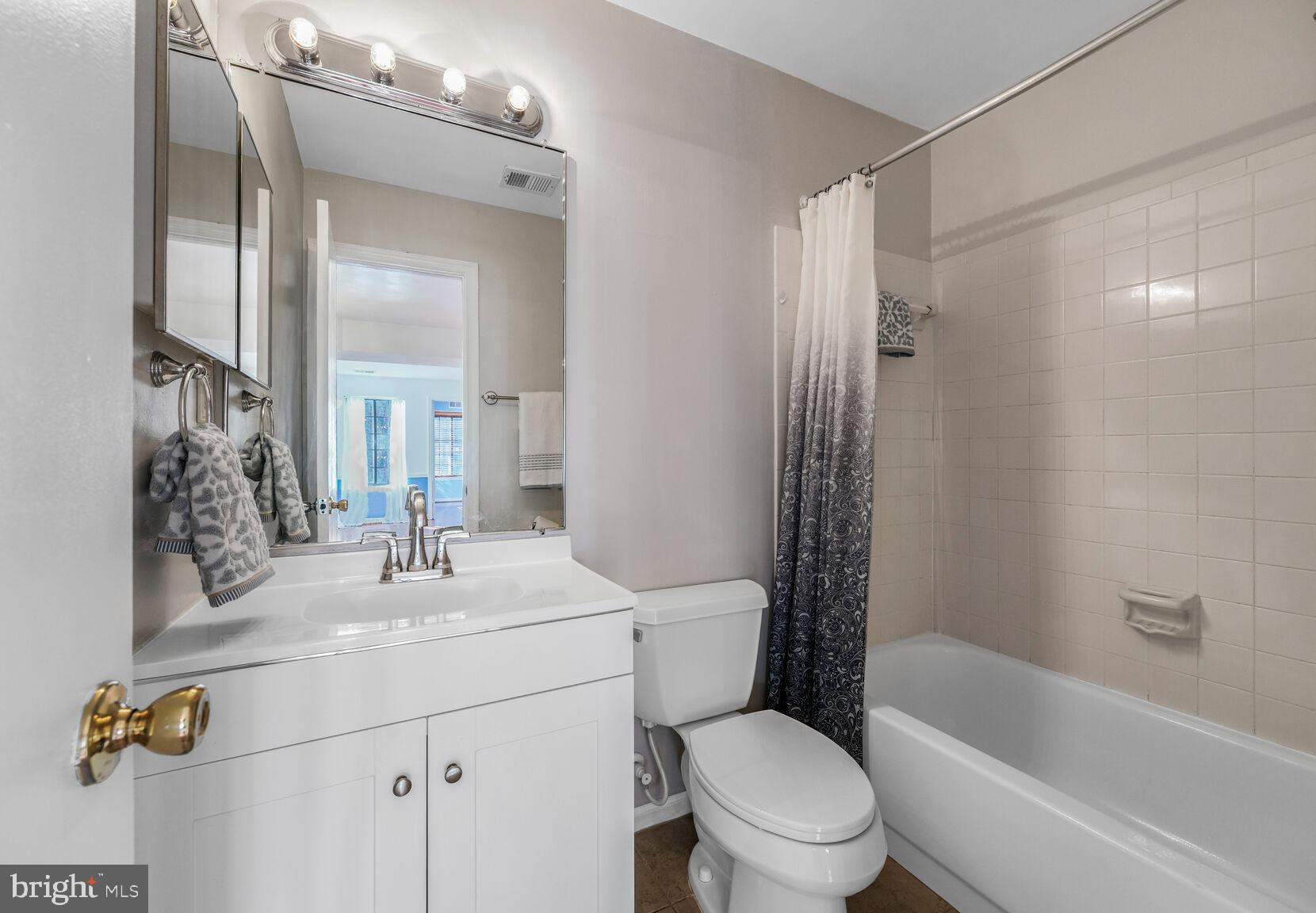 TIERS OF MANCHESTER LAKES - Residential