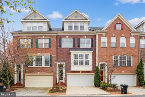 Townhouse For Rent - 8062 Criaza Branch Court<br/> Fairfax County, VIENNA, VA 22182