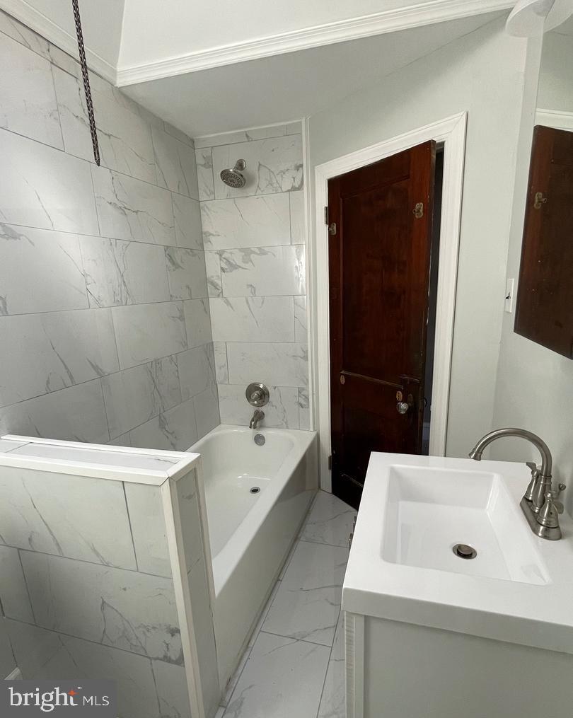 WEST OAK LANE - Residential Lease