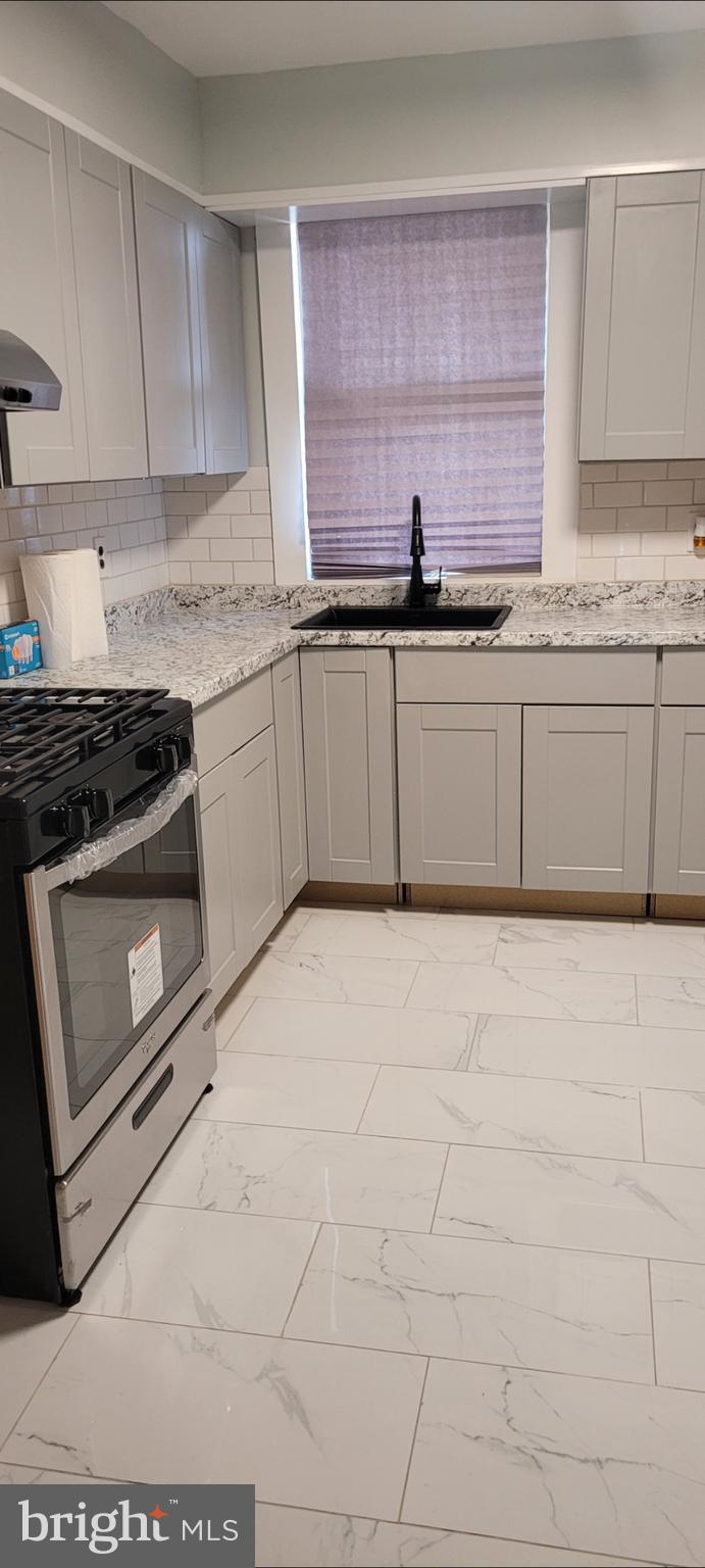 WEST OAK LANE - Residential Lease