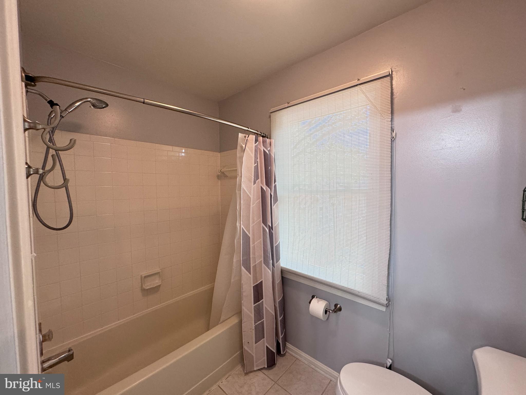 COLONIAL HEIGHTS - Residential Lease