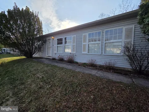 24 Shagbark Court E, Harleysville, PA 19438 - MLS#: PAMC2171998