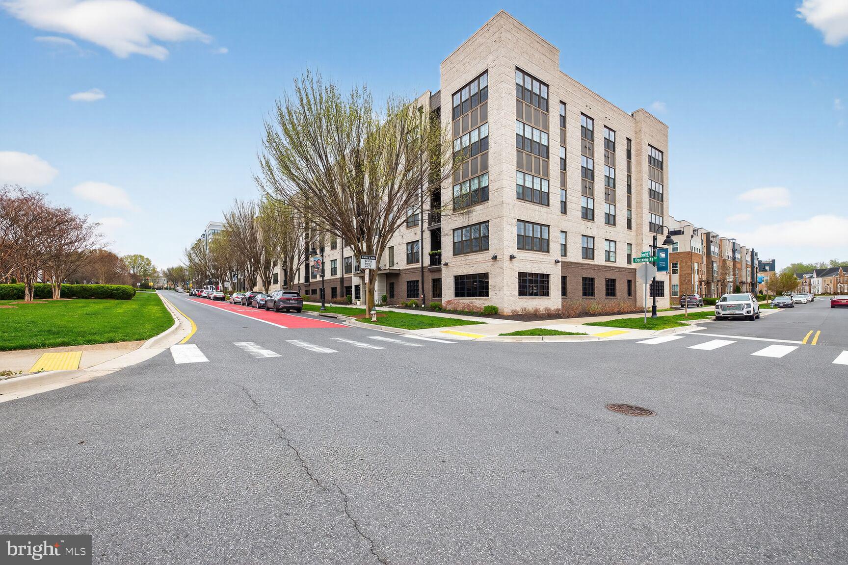 250 DECOVERLY DRIVE 325